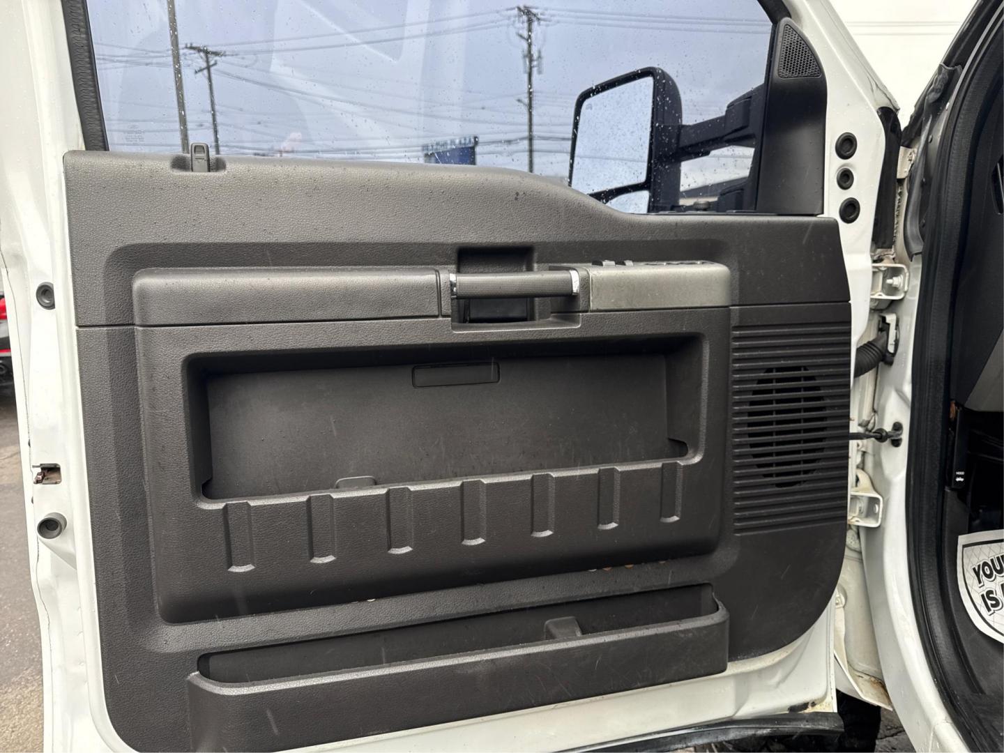 2011 WHITE FORD F-250 SUPER DUTY LARIAT (1FT7W2BT5BE) with an V8,6.7L(406 CID),OHV engine, AUTOMATIC transmission, located at 14600 Frazho Road, Warren, MI, 48089, (586) 776-3400, 42.485996, -82.974220 - Photo#17