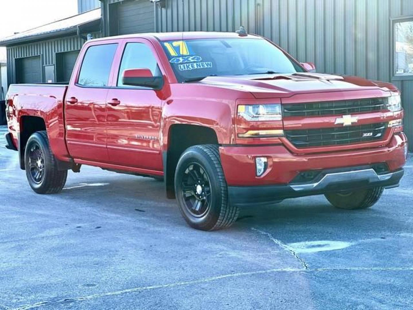 2017 RED CHEVROLET SILVERADO 1500 (3GCUKREC9HG) with an V8,5.3L(325 CID),OHV engine, AUTOMATIC transmission, located at 14600 Frazho Road, Warren, MI, 48089, (586) 776-3400, 42.485996, -82.974220 - Photo#2