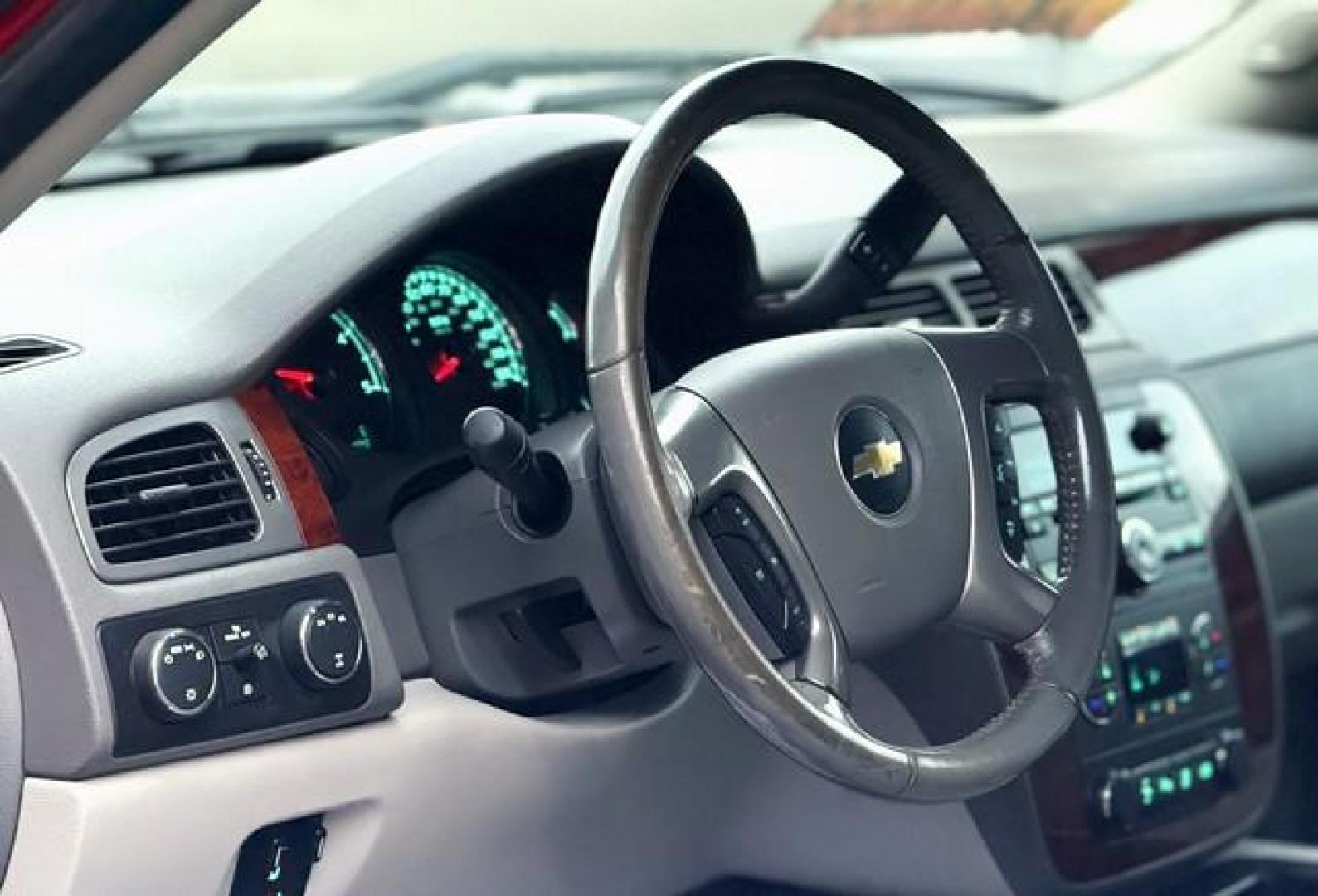 2014 RED CHEVROLET SILVERADO 2500 HD (1GC1KYE87EF) with an V8,6.6L(403 CID),OHV engine, AUTOMATIC transmission, located at 14600 Frazho Road, Warren, MI, 48089, (586) 776-3400, 42.485996, -82.974220 - Photo#10