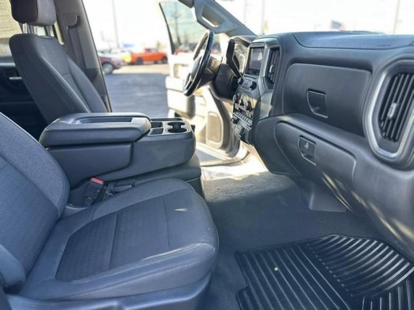 2019 BLUE CHEVROLET SILVERADO 1500 (3GCUYDED7KG) with an V8,5.3L(325 CID),OHV engine, AUTOMATIC transmission, located at 14600 Frazho Road, Warren, MI, 48089, (586) 776-3400, 42.485996, -82.974220 - Photo#10