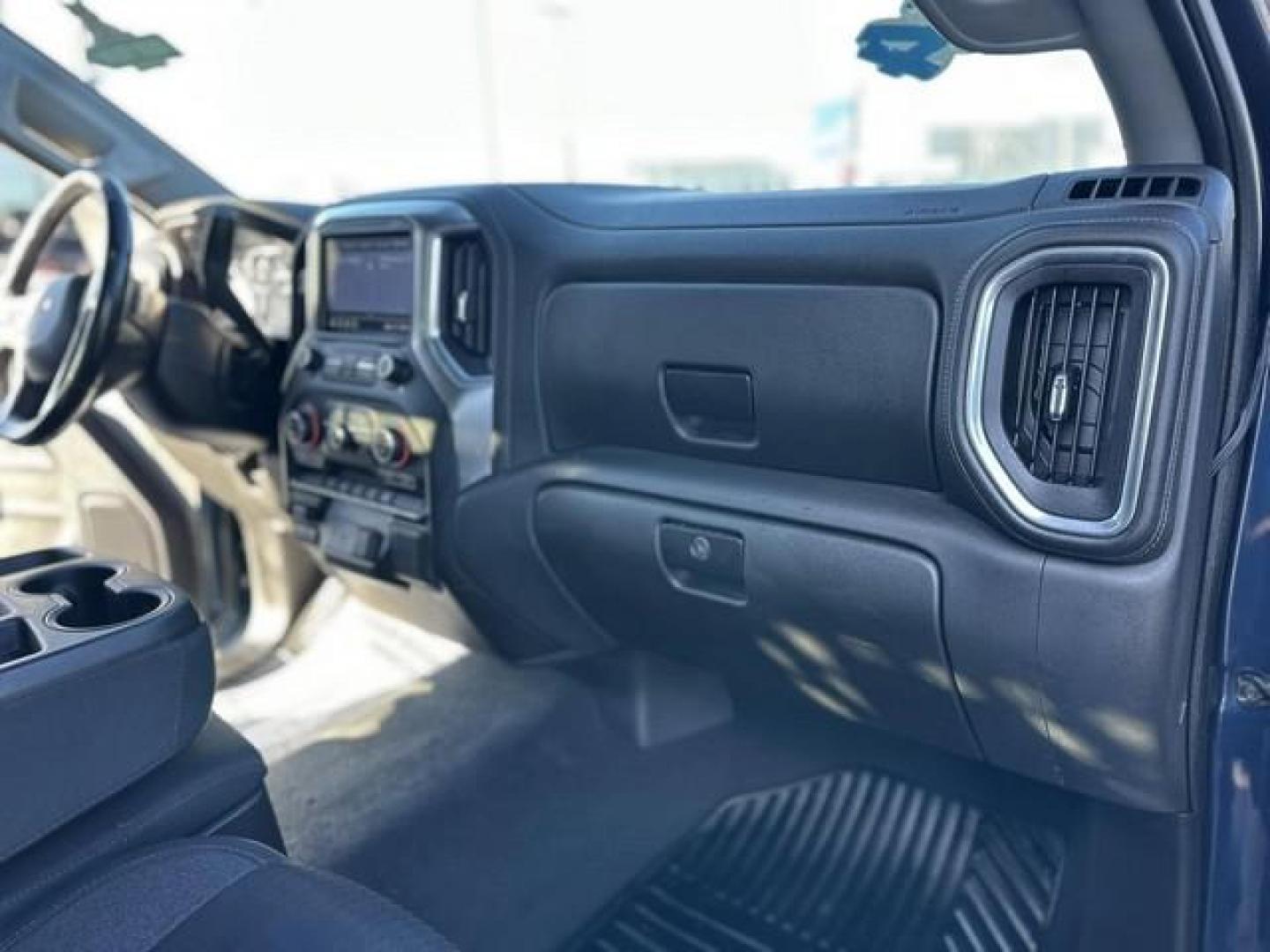 2019 BLUE CHEVROLET SILVERADO 1500 (3GCUYDED7KG) with an V8,5.3L(325 CID),OHV engine, AUTOMATIC transmission, located at 14600 Frazho Road, Warren, MI, 48089, (586) 776-3400, 42.485996, -82.974220 - Photo#11