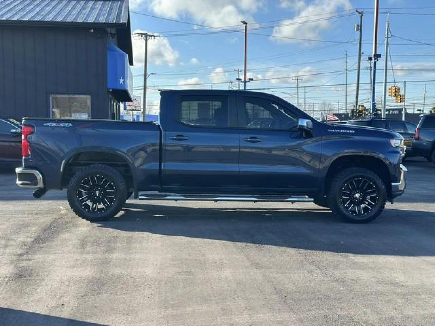 2019 BLUE CHEVROLET SILVERADO 1500 (3GCUYDED7KG) with an V8,5.3L(325 CID),OHV engine, AUTOMATIC transmission, located at 14600 Frazho Road, Warren, MI, 48089, (586) 776-3400, 42.485996, -82.974220 - Photo#3
