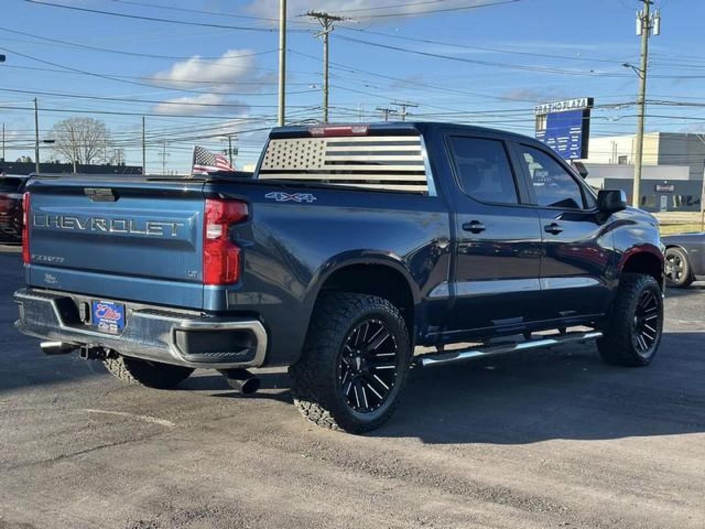 2019 BLUE CHEVROLET SILVERADO 1500 (3GCUYDED7KG) with an V8,5.3L(325 CID),OHV engine, AUTOMATIC transmission, located at 14600 Frazho Road, Warren, MI, 48089, (586) 776-3400, 42.485996, -82.974220 - Photo#4