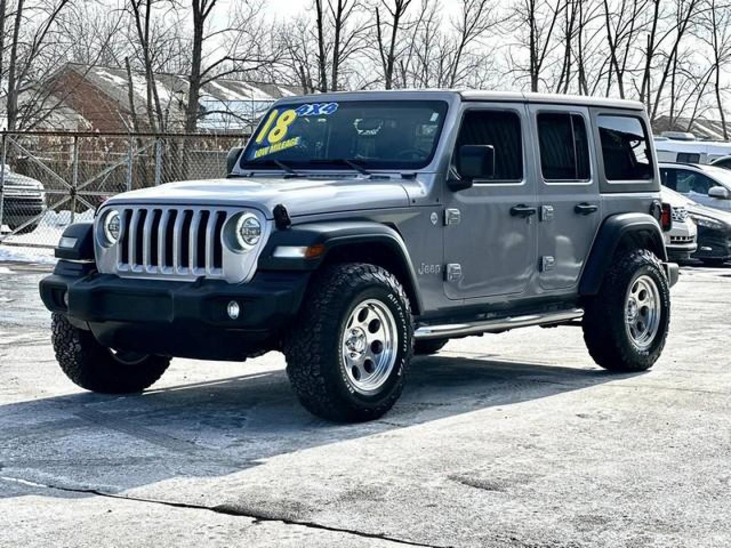 2018 SILVER JEEP WRANGLER (1C4HJXDG4JW) with an V6,3.6L(220 CID),DOHC engine, AUTOMATIC transmission, located at 14600 Frazho Road, Warren, MI, 48089, (586) 776-3400, 42.485996, -82.974220 - Photo#0