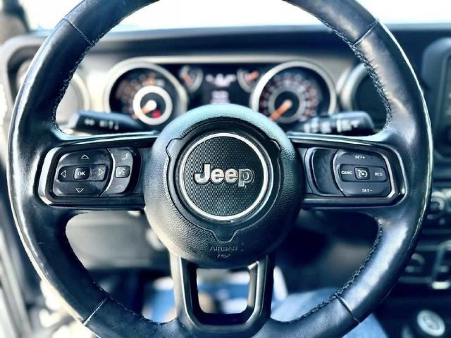 2018 SILVER JEEP WRANGLER (1C4HJXDG4JW) with an V6,3.6L(220 CID),DOHC engine, AUTOMATIC transmission, located at 14600 Frazho Road, Warren, MI, 48089, (586) 776-3400, 42.485996, -82.974220 - Photo#12