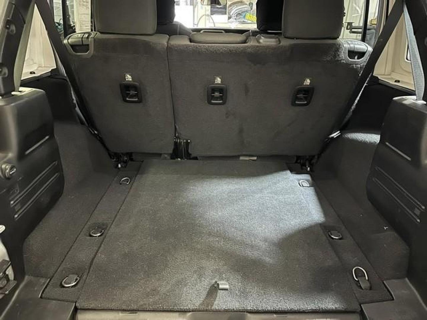 2018 SILVER JEEP WRANGLER (1C4HJXDG4JW) with an V6,3.6L(220 CID),DOHC engine, AUTOMATIC transmission, located at 14600 Frazho Road, Warren, MI, 48089, (586) 776-3400, 42.485996, -82.974220 - Photo#14