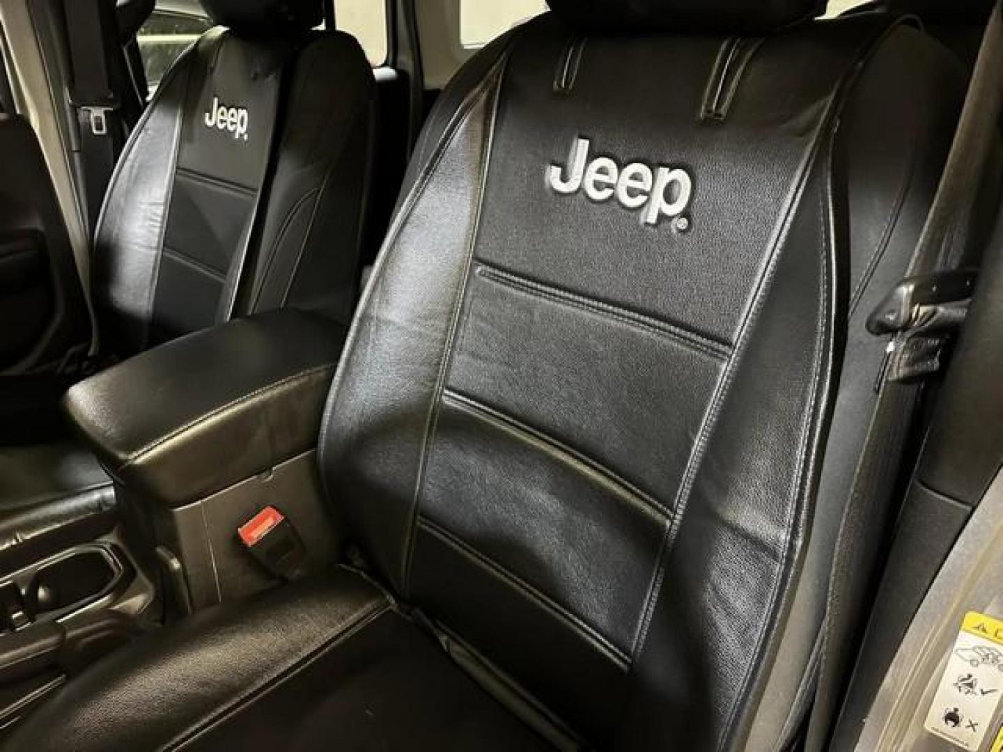 2018 SILVER JEEP WRANGLER (1C4HJXDG4JW) with an V6,3.6L(220 CID),DOHC engine, AUTOMATIC transmission, located at 14600 Frazho Road, Warren, MI, 48089, (586) 776-3400, 42.485996, -82.974220 - Photo#16