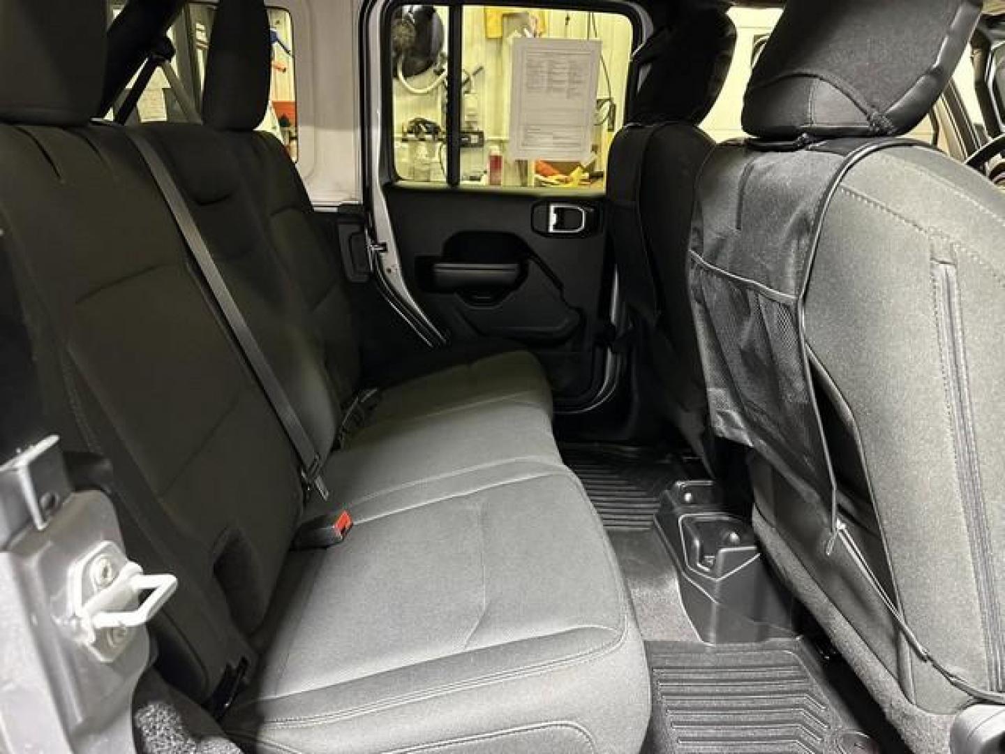 2018 SILVER JEEP WRANGLER (1C4HJXDG4JW) with an V6,3.6L(220 CID),DOHC engine, AUTOMATIC transmission, located at 14600 Frazho Road, Warren, MI, 48089, (586) 776-3400, 42.485996, -82.974220 - Photo#18
