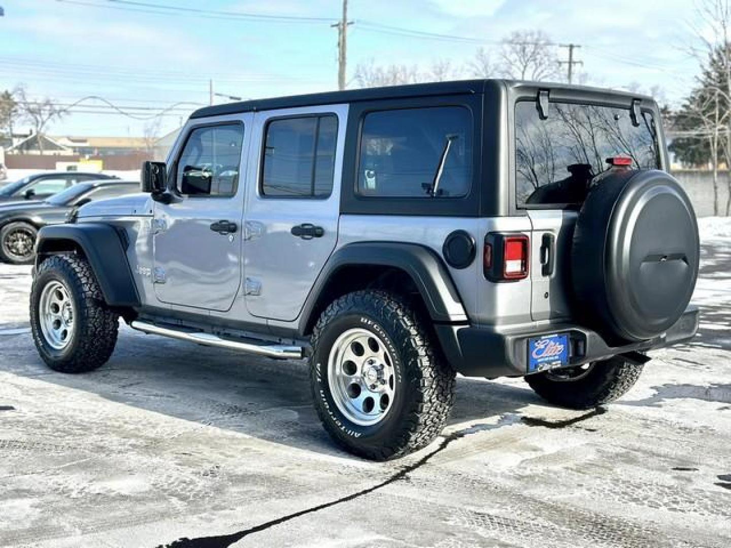 2018 SILVER JEEP WRANGLER (1C4HJXDG4JW) with an V6,3.6L(220 CID),DOHC engine, AUTOMATIC transmission, located at 14600 Frazho Road, Warren, MI, 48089, (586) 776-3400, 42.485996, -82.974220 - Photo#6