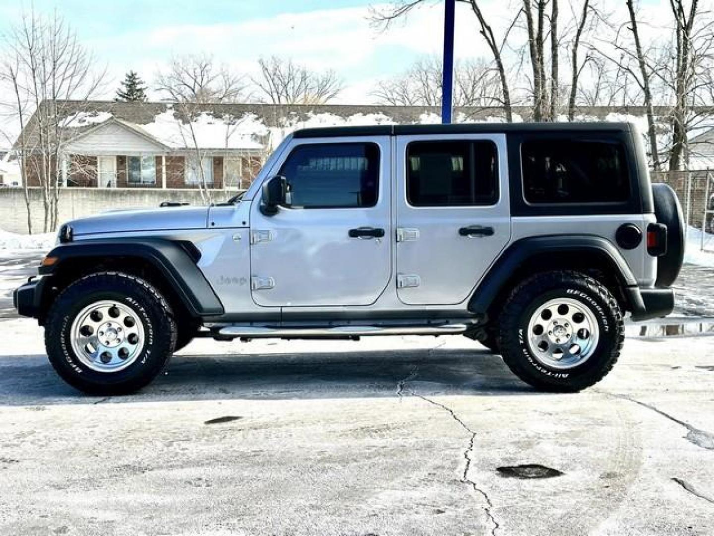 2018 SILVER JEEP WRANGLER (1C4HJXDG4JW) with an V6,3.6L(220 CID),DOHC engine, AUTOMATIC transmission, located at 14600 Frazho Road, Warren, MI, 48089, (586) 776-3400, 42.485996, -82.974220 - Photo#7