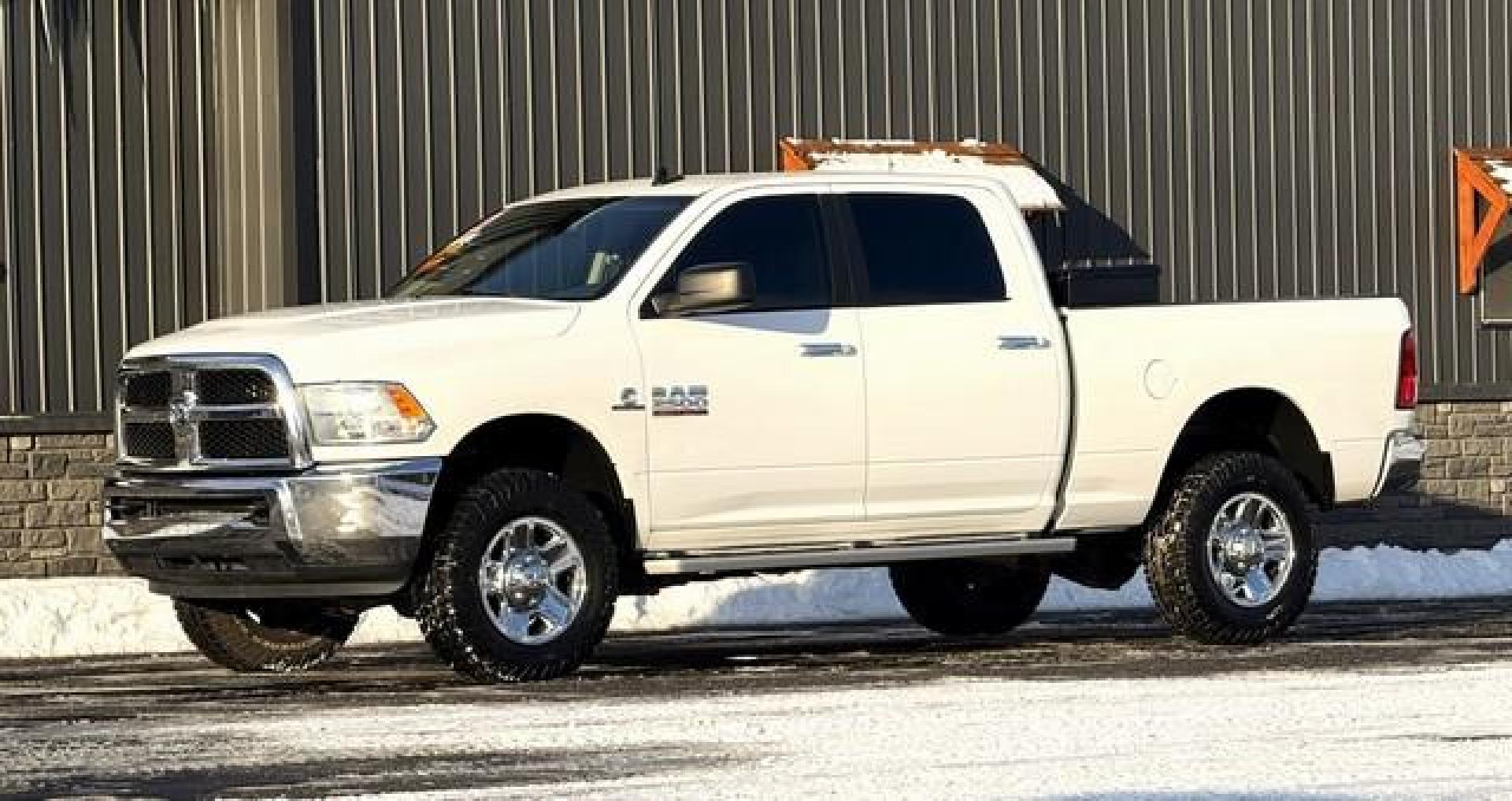 2017 WHITE RAM 2500 (3C6UR5DL9HG) with an L6,6.7L(408 CID),OHV engine, AUTOMATIC transmission, located at 14600 Frazho Road, Warren, MI, 48089, (586) 776-3400, 42.485996, -82.974220 - Photo#2