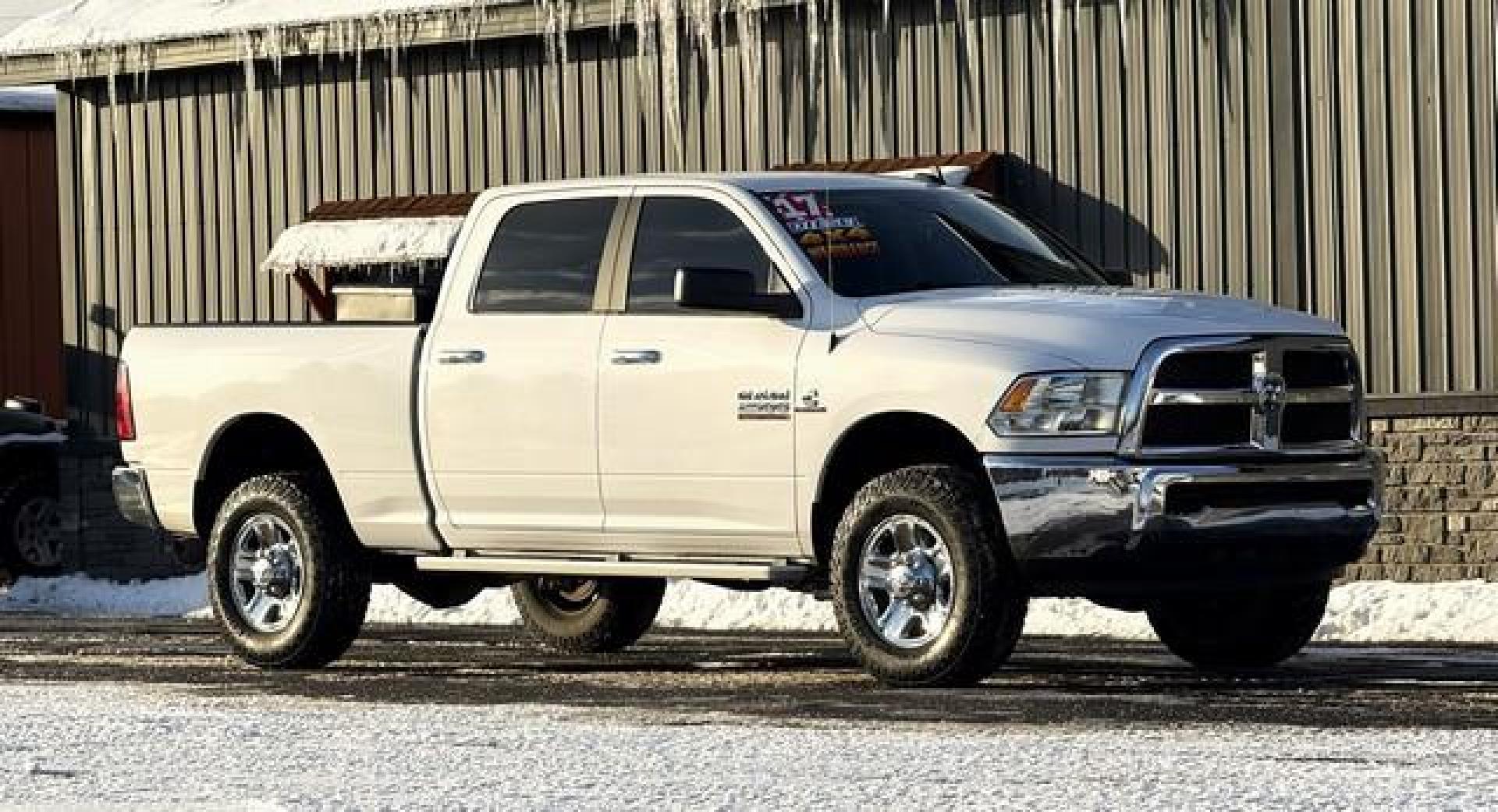 2017 WHITE RAM 2500 (3C6UR5DL9HG) with an L6,6.7L(408 CID),OHV engine, AUTOMATIC transmission, located at 14600 Frazho Road, Warren, MI, 48089, (586) 776-3400, 42.485996, -82.974220 - Photo#4