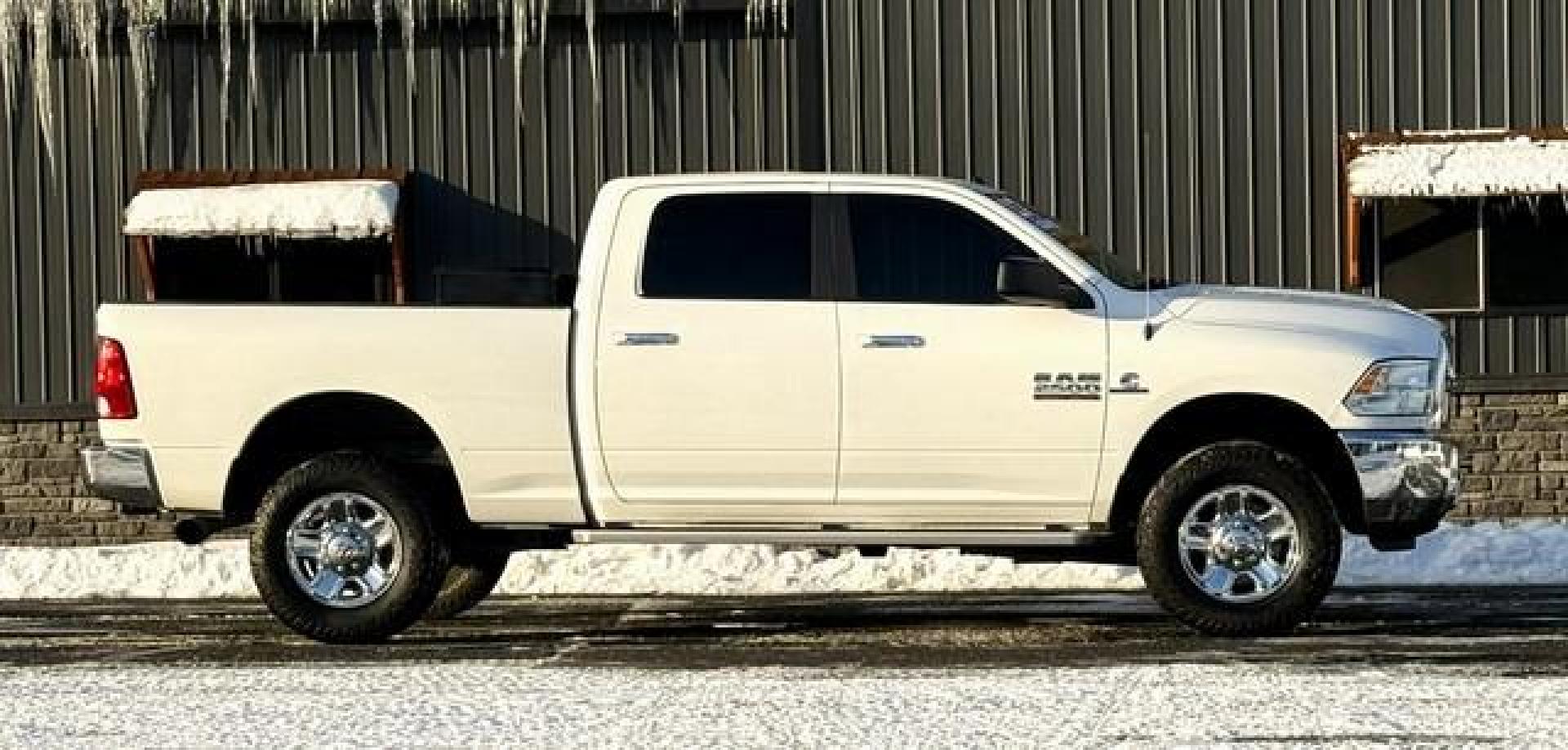 2017 WHITE RAM 2500 (3C6UR5DL9HG) with an L6,6.7L(408 CID),OHV engine, AUTOMATIC transmission, located at 14600 Frazho Road, Warren, MI, 48089, (586) 776-3400, 42.485996, -82.974220 - Photo#5