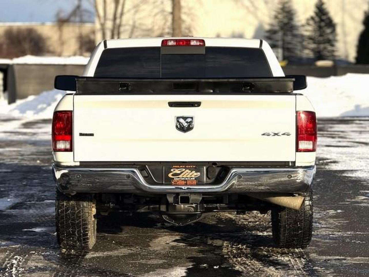2017 WHITE RAM 2500 (3C6UR5DL9HG) with an L6,6.7L(408 CID),OHV engine, AUTOMATIC transmission, located at 14600 Frazho Road, Warren, MI, 48089, (586) 776-3400, 42.485996, -82.974220 - Photo#6