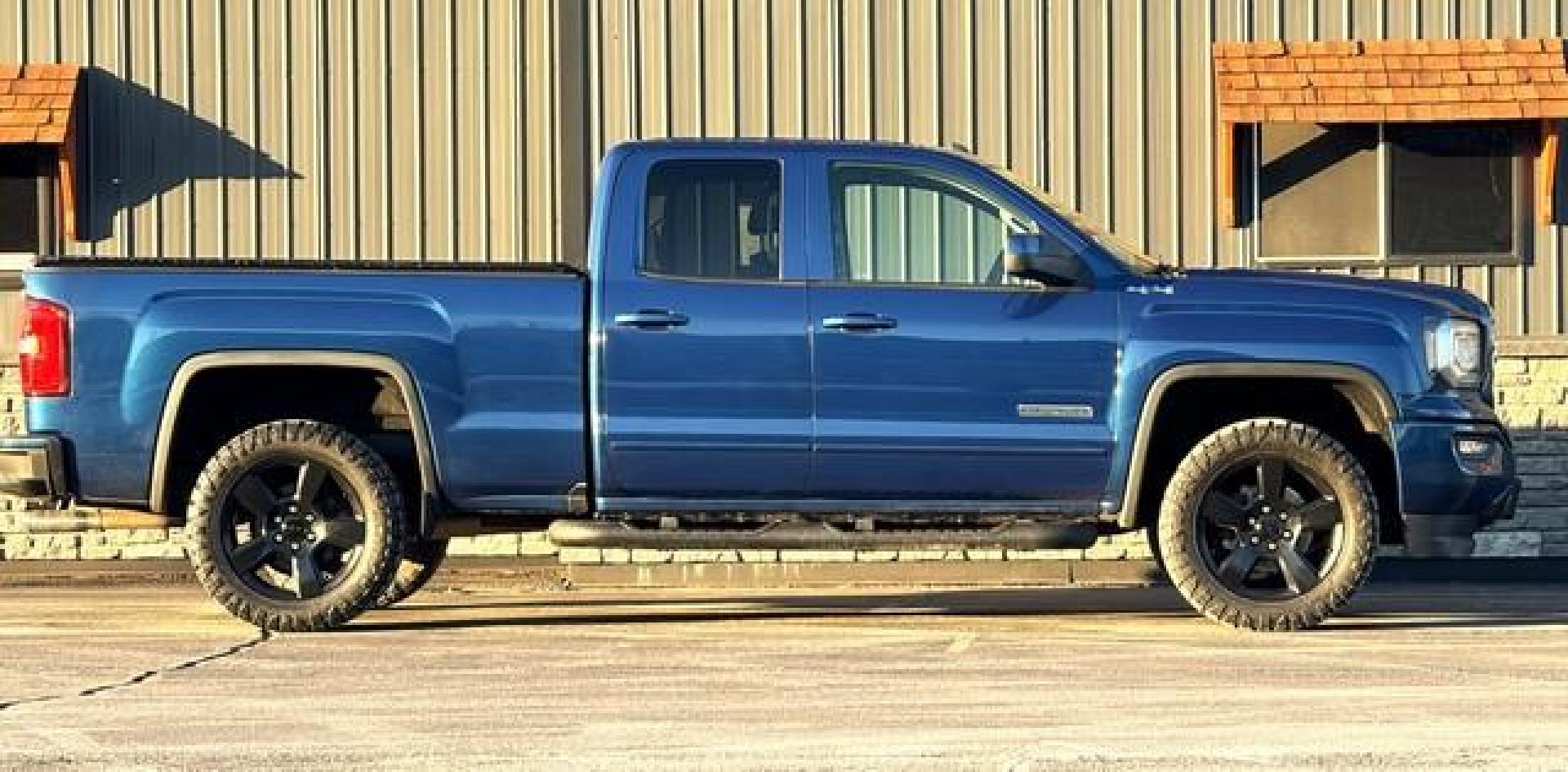 2017 BLUE GMC SIERRA 1500 (1GTV2MEC8HZ) with an V8,5.3L(325 CID),OHV engine, AUTOMATIC transmission, located at 14600 Frazho Road, Warren, MI, 48089, (586) 776-3400, 42.485996, -82.974220 - Photo#3