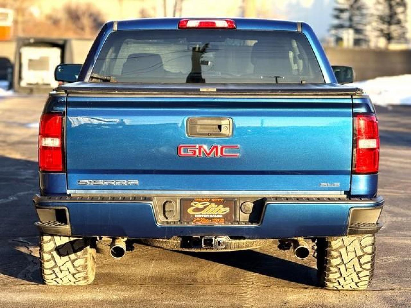 2017 BLUE GMC SIERRA 1500 (1GTV2MEC8HZ) with an V8,5.3L(325 CID),OHV engine, AUTOMATIC transmission, located at 14600 Frazho Road, Warren, MI, 48089, (586) 776-3400, 42.485996, -82.974220 - Photo#4