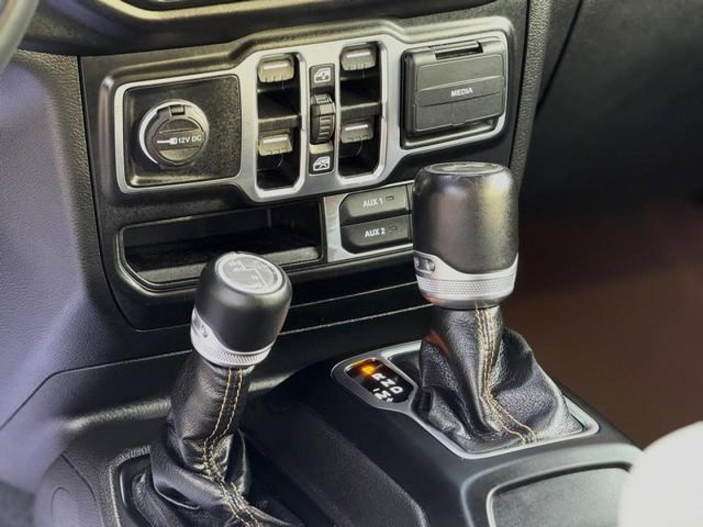 2021 WHITE JEEP WRANGLER (1C4HJXEG6MW) with an V6,3.6L(220 CID), engine, AUTOMATIC transmission, located at 14600 Frazho Road, Warren, MI, 48089, (586) 776-3400, 42.485996, -82.974220 - Photo#18