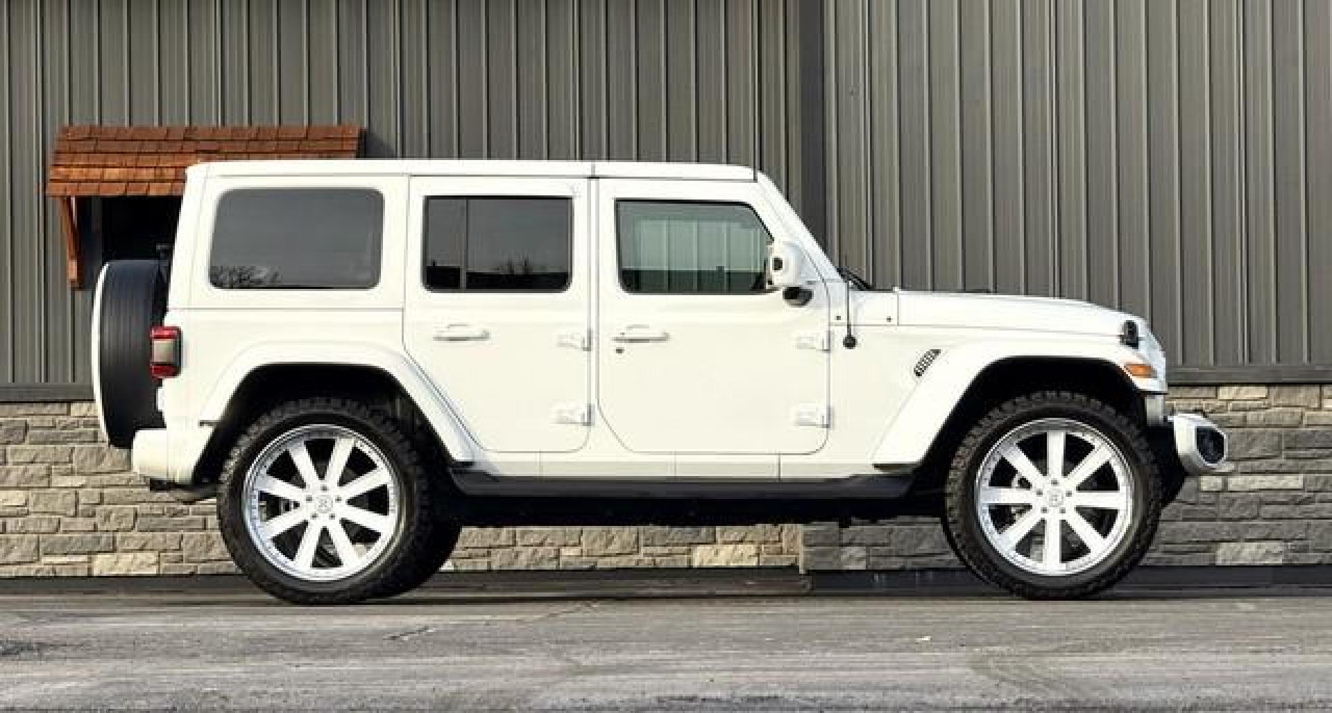 2021 WHITE JEEP WRANGLER (1C4HJXEG6MW) with an V6,3.6L(220 CID), engine, AUTOMATIC transmission, located at 14600 Frazho Road, Warren, MI, 48089, (586) 776-3400, 42.485996, -82.974220 - Photo#2