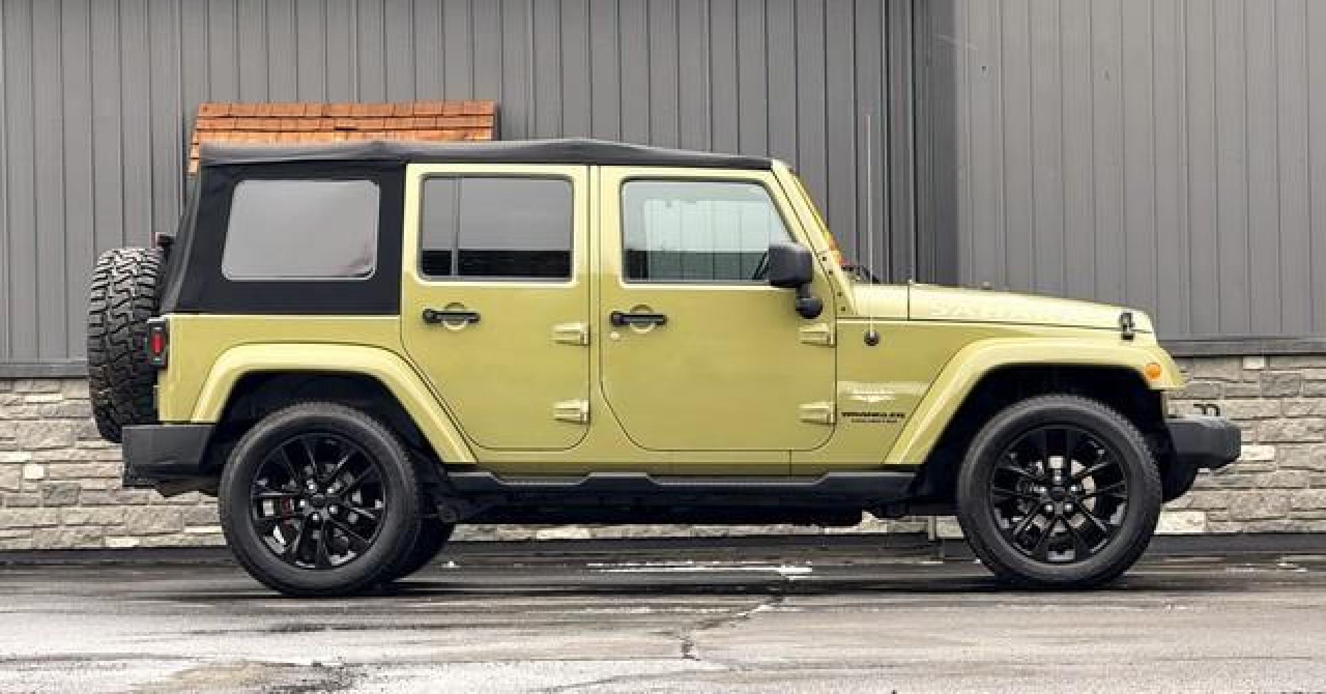 2013 GREEN JEEP WRANGLER (1C4BJWEG9DL) with an V6,3.6L(220 CID),DOHC engine, AUTOMATIC transmission, located at 14600 Frazho Road, Warren, MI, 48089, (586) 776-3400, 42.485996, -82.974220 - Photo#2