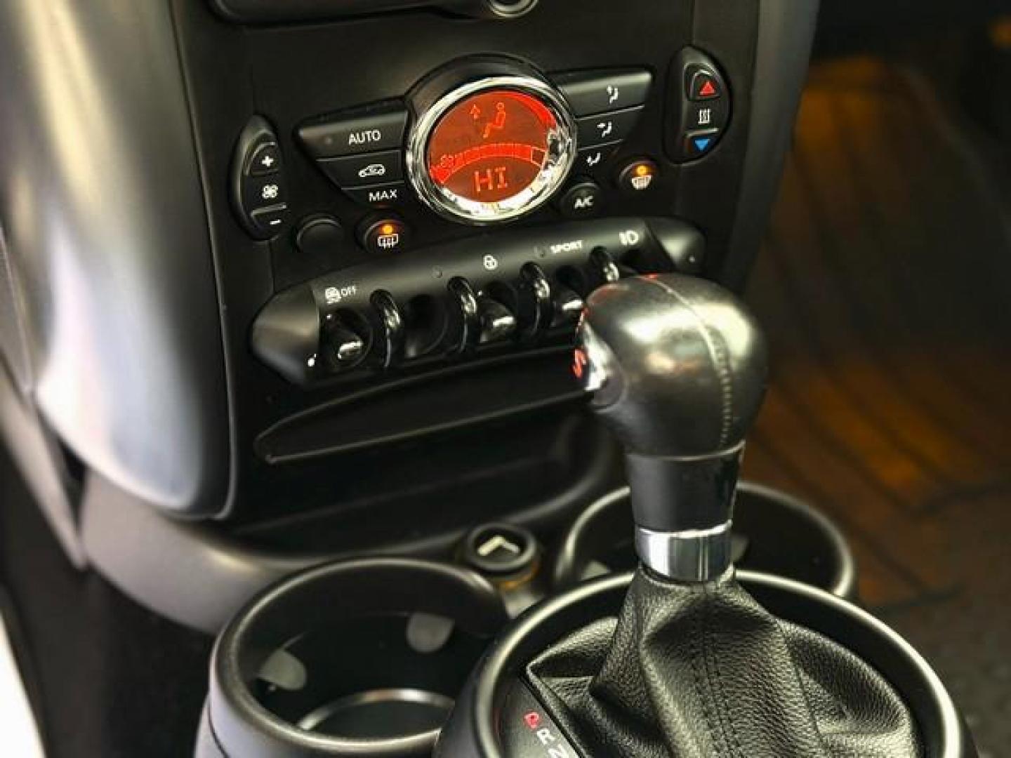 2013 BLACK MINI COOPER COUNTRYMAN (WMWZC3C53DW) with an L4,1.6L(98 CID),DOHC engine, AUTOMATIC transmission, located at 14600 Frazho Road, Warren, MI, 48089, (586) 776-3400, 42.485996, -82.974220 - Photo#12