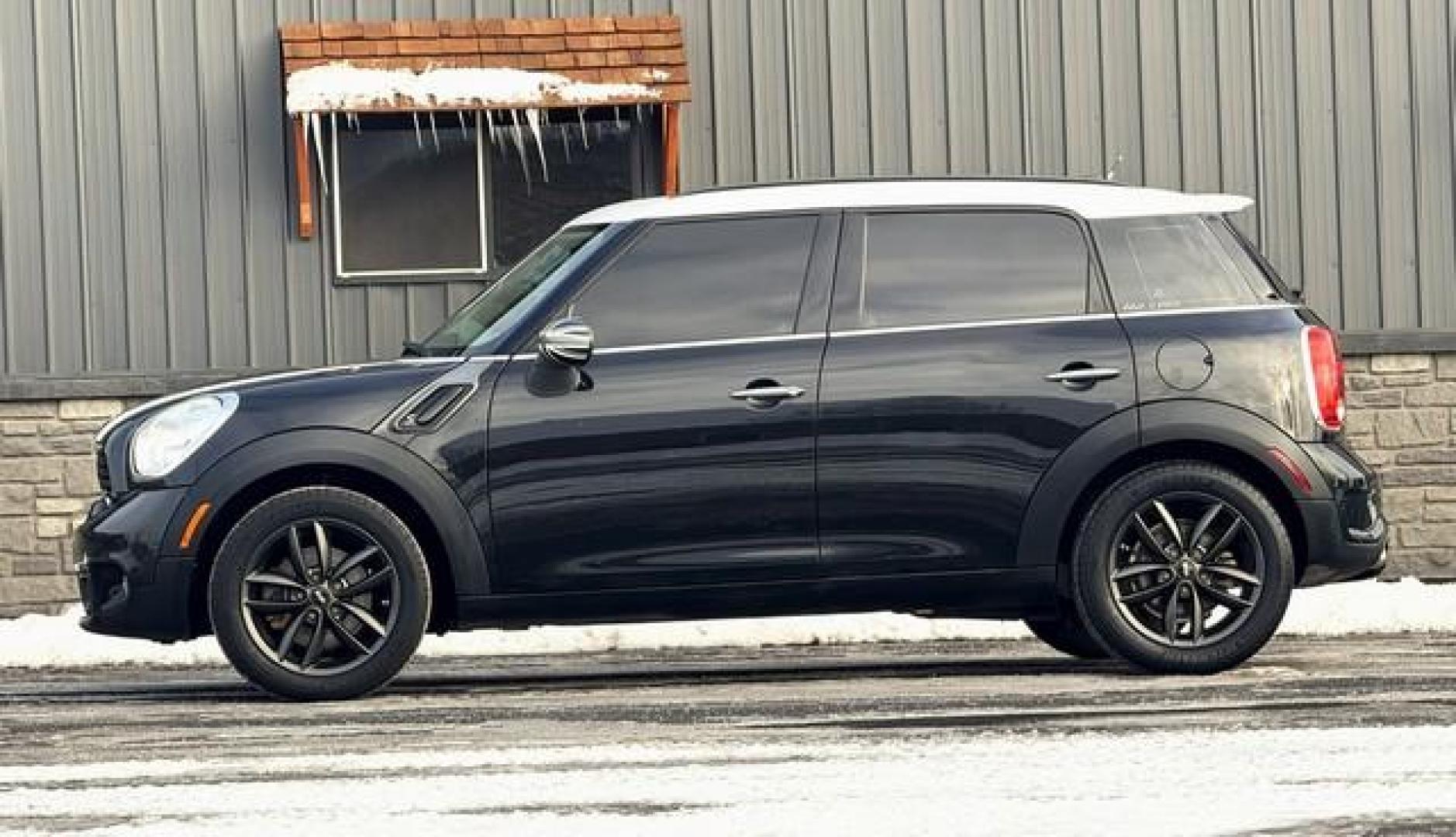 2013 BLACK MINI COOPER COUNTRYMAN (WMWZC3C53DW) with an L4,1.6L(98 CID),DOHC engine, AUTOMATIC transmission, located at 14600 Frazho Road, Warren, MI, 48089, (586) 776-3400, 42.485996, -82.974220 - Photo#4
