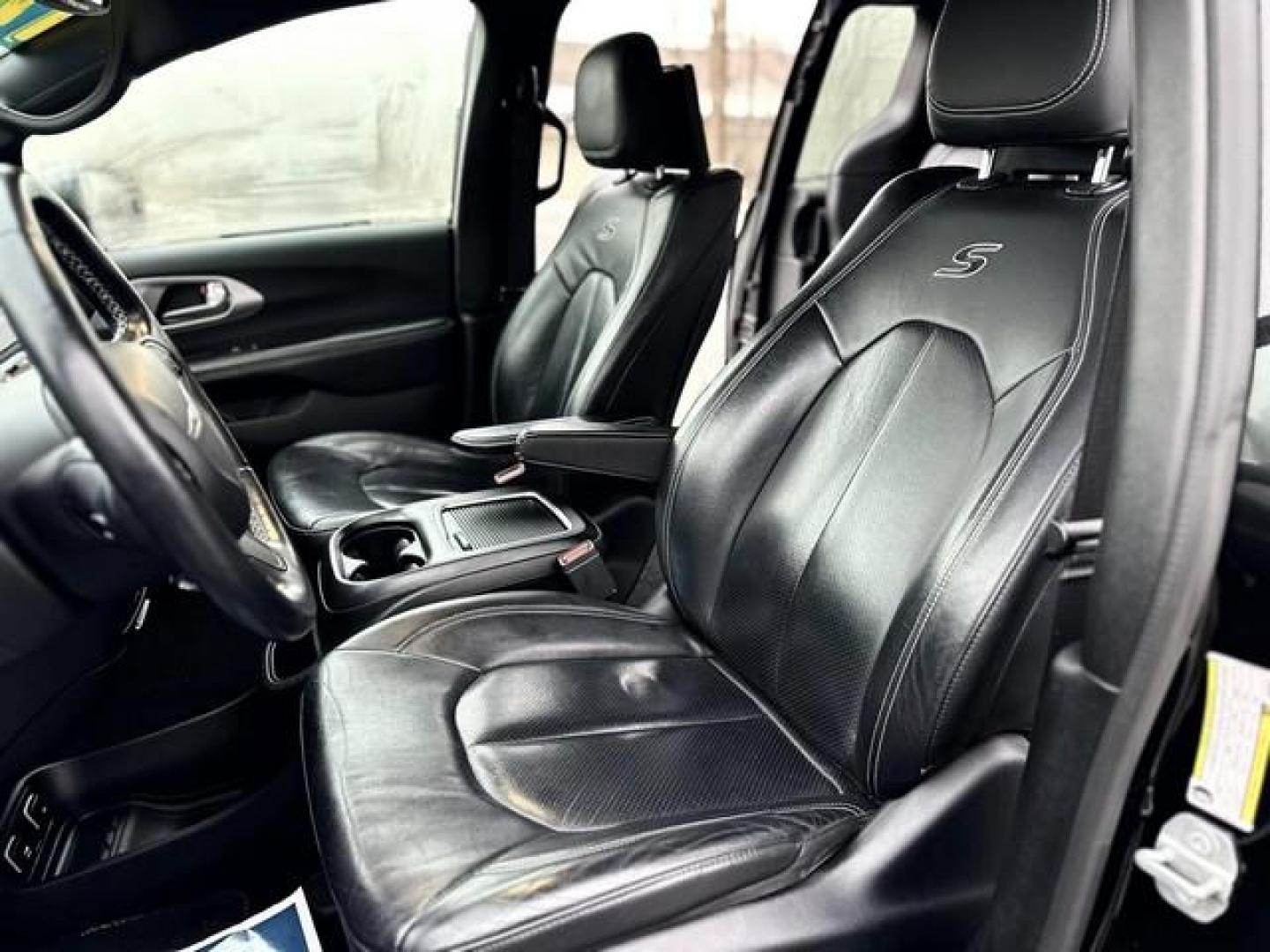 2019 Brilliant Black Crystal Pearl CHRYSLER PACIFICA (2C4RC1EG0KR) with an V6,3.6L(220 CID),DOHC engine, AUTOMATIC transmission, located at 14600 Frazho Road, Warren, MI, 48089, (586) 776-3400, 42.485996, -82.974220 - Photo#9