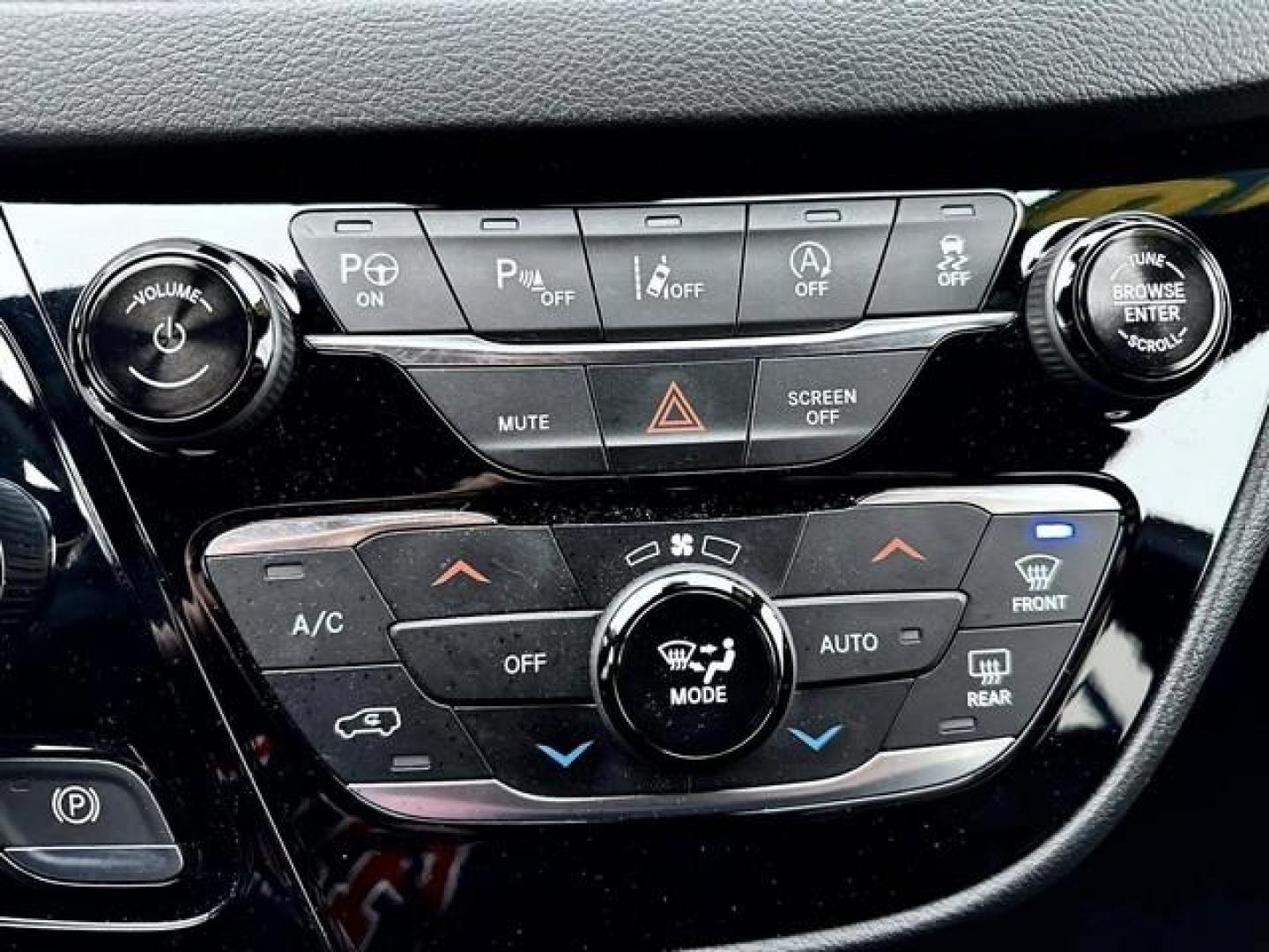 2019 Brilliant Black Crystal Pearl CHRYSLER PACIFICA (2C4RC1EG0KR) with an V6,3.6L(220 CID),DOHC engine, AUTOMATIC transmission, located at 14600 Frazho Road, Warren, MI, 48089, (586) 776-3400, 42.485996, -82.974220 - Photo#20
