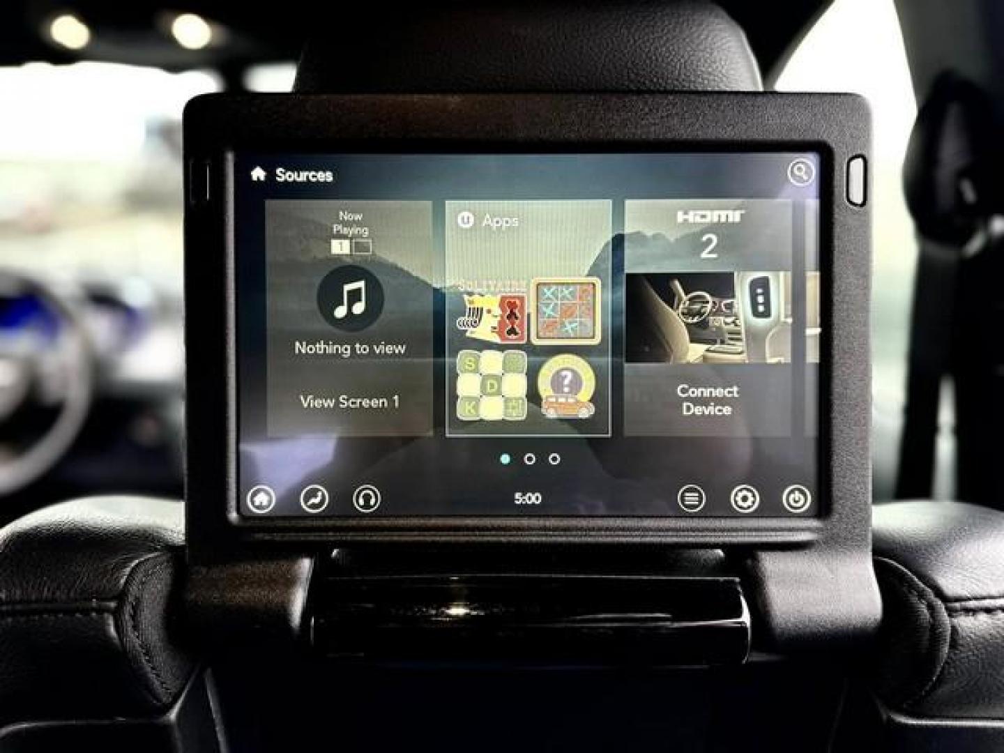 2019 Brilliant Black Crystal Pearl CHRYSLER PACIFICA (2C4RC1EG0KR) with an V6,3.6L(220 CID),DOHC engine, AUTOMATIC transmission, located at 14600 Frazho Road, Warren, MI, 48089, (586) 776-3400, 42.485996, -82.974220 - Photo#23