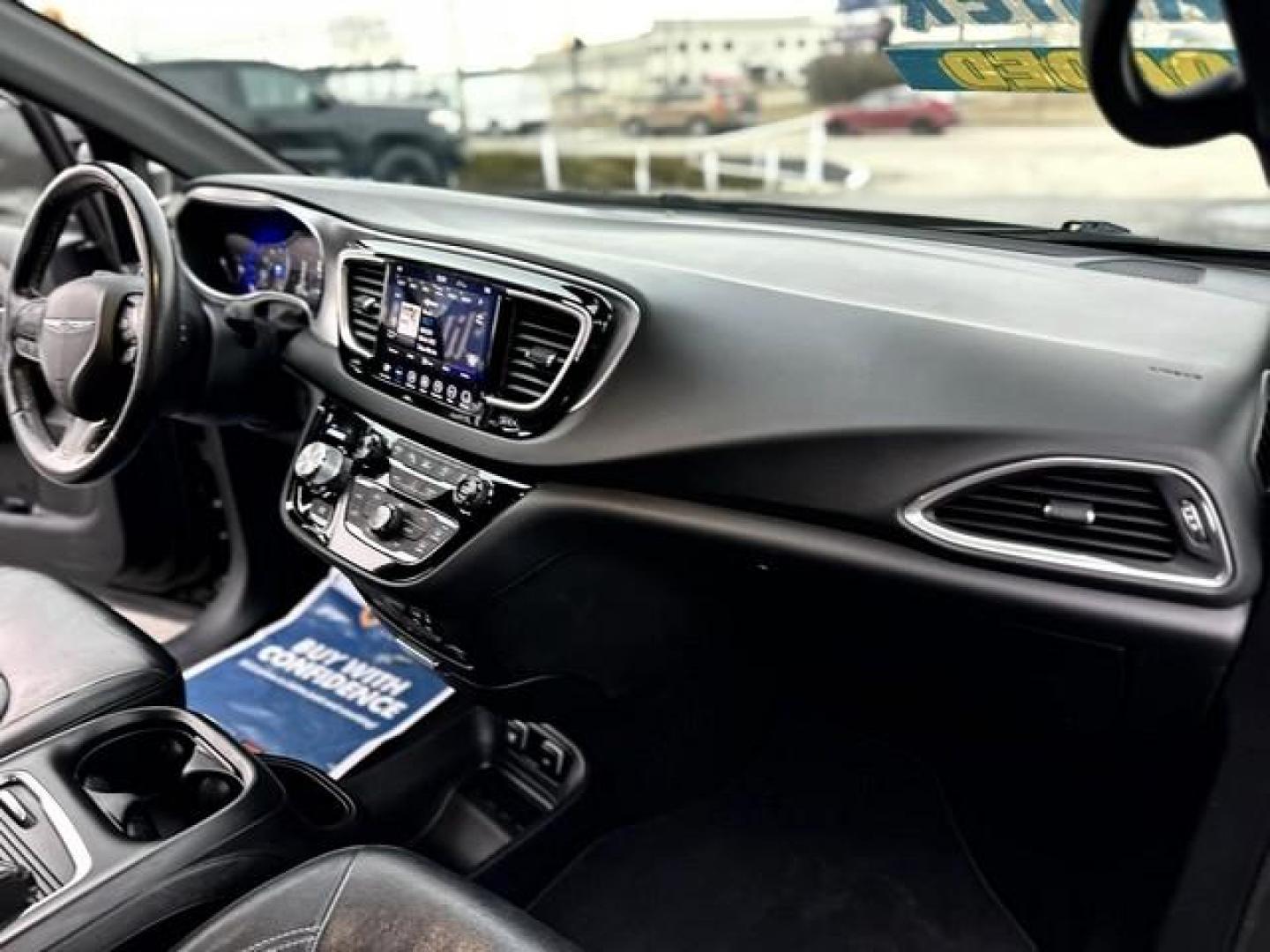 2019 Brilliant Black Crystal Pearl CHRYSLER PACIFICA (2C4RC1EG0KR) with an V6,3.6L(220 CID),DOHC engine, AUTOMATIC transmission, located at 14600 Frazho Road, Warren, MI, 48089, (586) 776-3400, 42.485996, -82.974220 - Photo#24