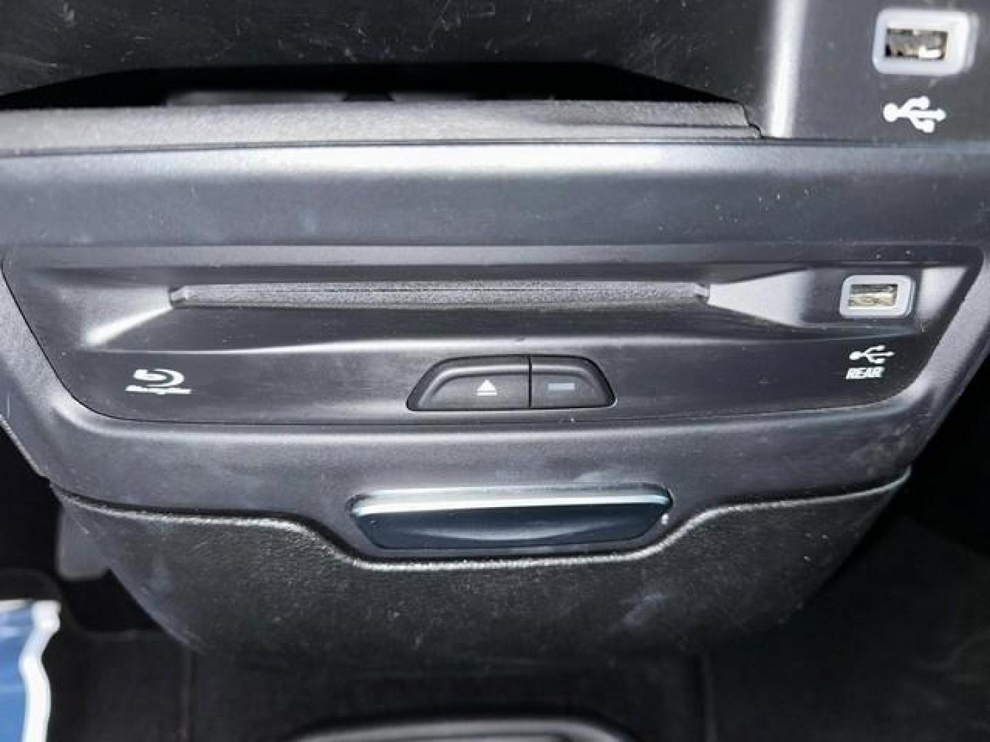 2019 Brilliant Black Crystal Pearl CHRYSLER PACIFICA (2C4RC1EG0KR) with an V6,3.6L(220 CID),DOHC engine, AUTOMATIC transmission, located at 14600 Frazho Road, Warren, MI, 48089, (586) 776-3400, 42.485996, -82.974220 - Photo#25