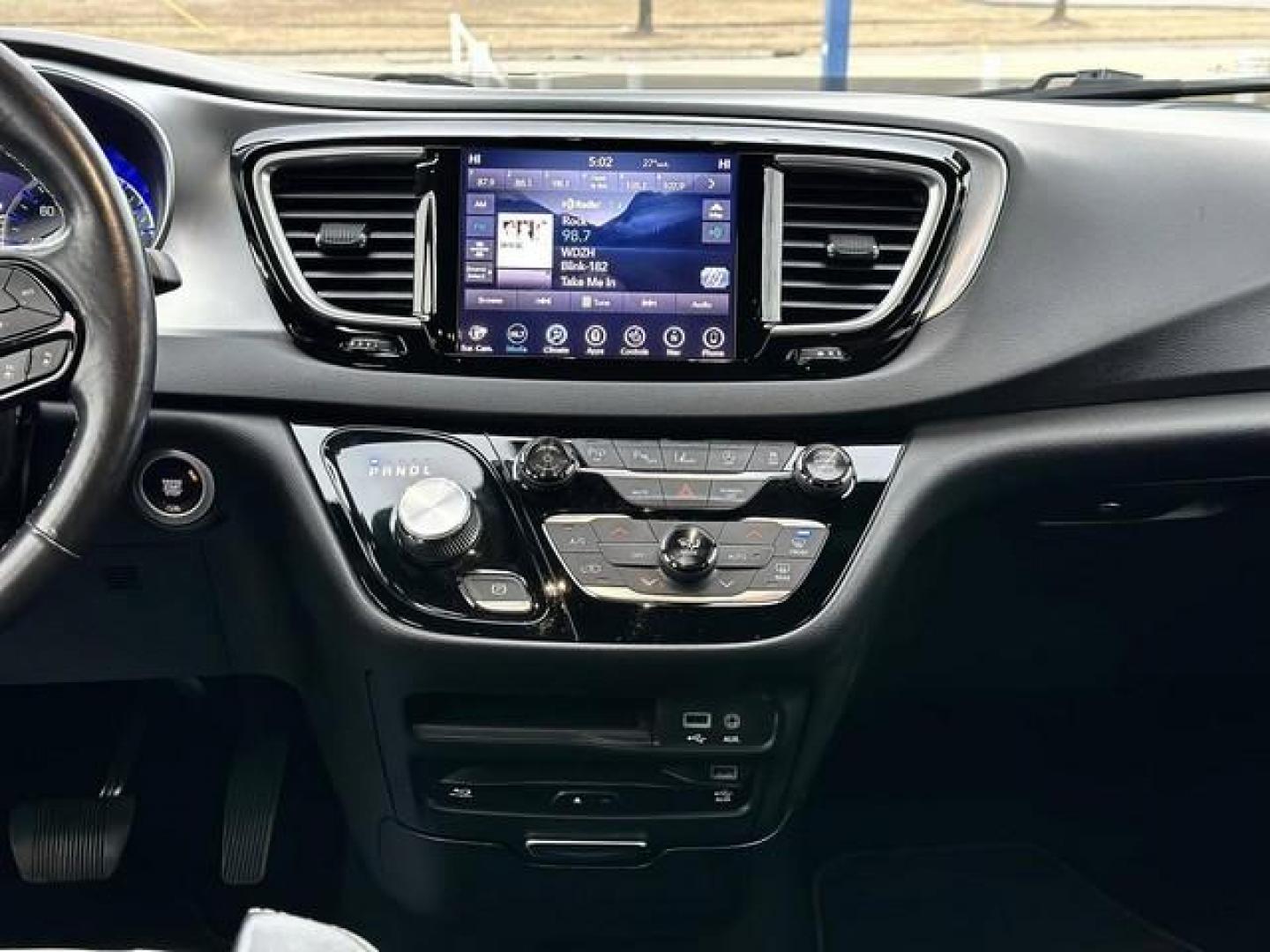 2019 Brilliant Black Crystal Pearl CHRYSLER PACIFICA (2C4RC1EG0KR) with an V6,3.6L(220 CID),DOHC engine, AUTOMATIC transmission, located at 14600 Frazho Road, Warren, MI, 48089, (586) 776-3400, 42.485996, -82.974220 - Photo#27