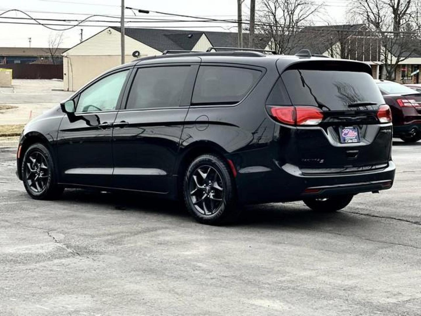 2019 Brilliant Black Crystal Pearl CHRYSLER PACIFICA (2C4RC1EG0KR) with an V6,3.6L(220 CID),DOHC engine, AUTOMATIC transmission, located at 14600 Frazho Road, Warren, MI, 48089, (586) 776-3400, 42.485996, -82.974220 - Photo#6