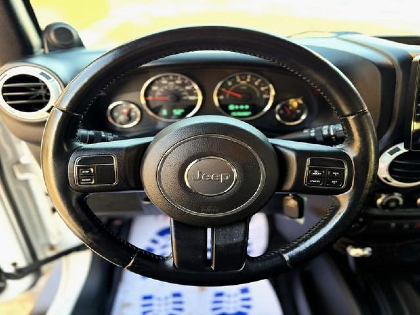 2014 WHITE JEEP WRANGLER (1C4BJWEG1EL) with an V6,3.6L(220 CID),DOHC engine, AUTOMATIC transmission, located at 14600 Frazho Road, Warren, MI, 48089, (586) 776-3400, 42.485996, -82.974220 - Photo#10