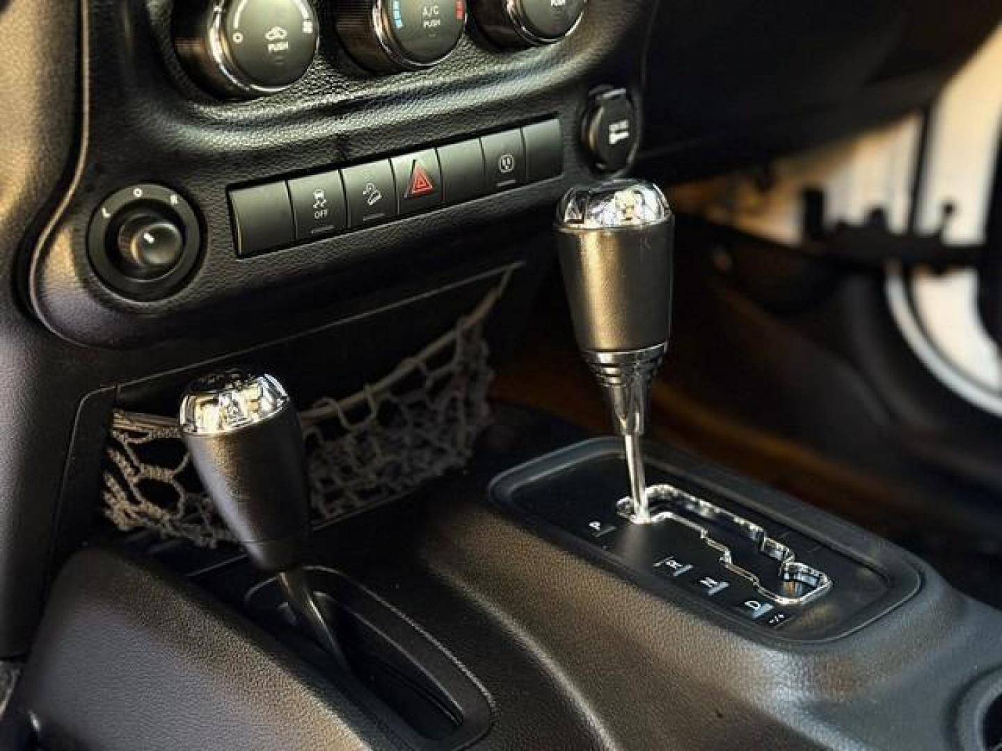 2014 WHITE JEEP WRANGLER (1C4BJWEG1EL) with an V6,3.6L(220 CID),DOHC engine, AUTOMATIC transmission, located at 14600 Frazho Road, Warren, MI, 48089, (586) 776-3400, 42.485996, -82.974220 - Photo#12