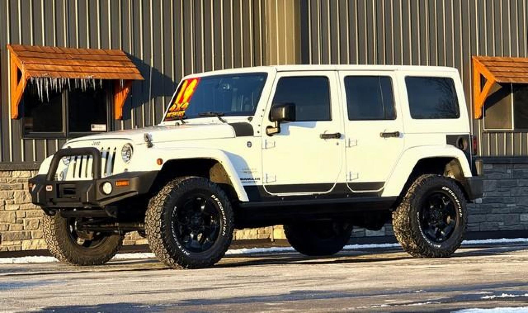 2014 WHITE JEEP WRANGLER (1C4BJWEG1EL) with an V6,3.6L(220 CID),DOHC engine, AUTOMATIC transmission, located at 14600 Frazho Road, Warren, MI, 48089, (586) 776-3400, 42.485996, -82.974220 - Photo#1