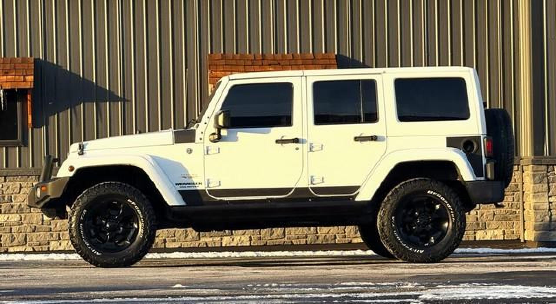 2014 WHITE JEEP WRANGLER (1C4BJWEG1EL) with an V6,3.6L(220 CID),DOHC engine, AUTOMATIC transmission, located at 14600 Frazho Road, Warren, MI, 48089, (586) 776-3400, 42.485996, -82.974220 - Photo#3