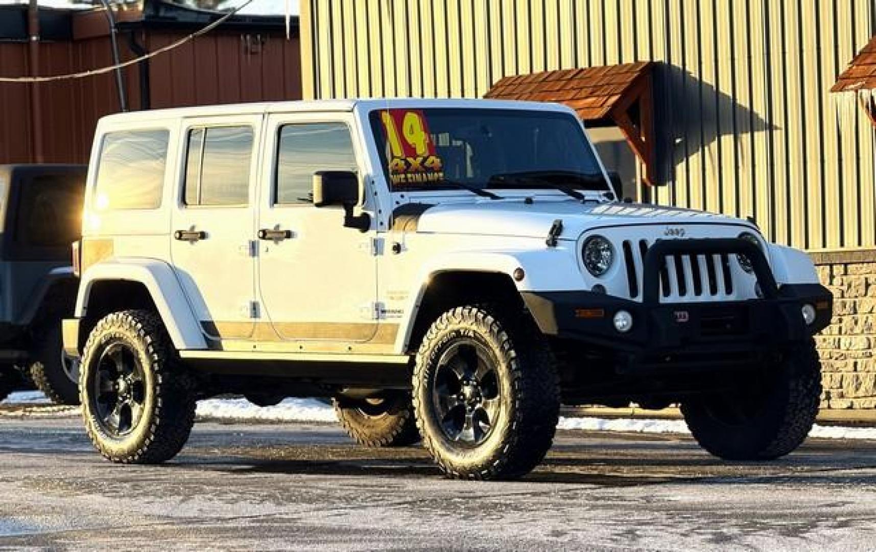 2014 WHITE JEEP WRANGLER (1C4BJWEG1EL) with an V6,3.6L(220 CID),DOHC engine, AUTOMATIC transmission, located at 14600 Frazho Road, Warren, MI, 48089, (586) 776-3400, 42.485996, -82.974220 - Photo#4