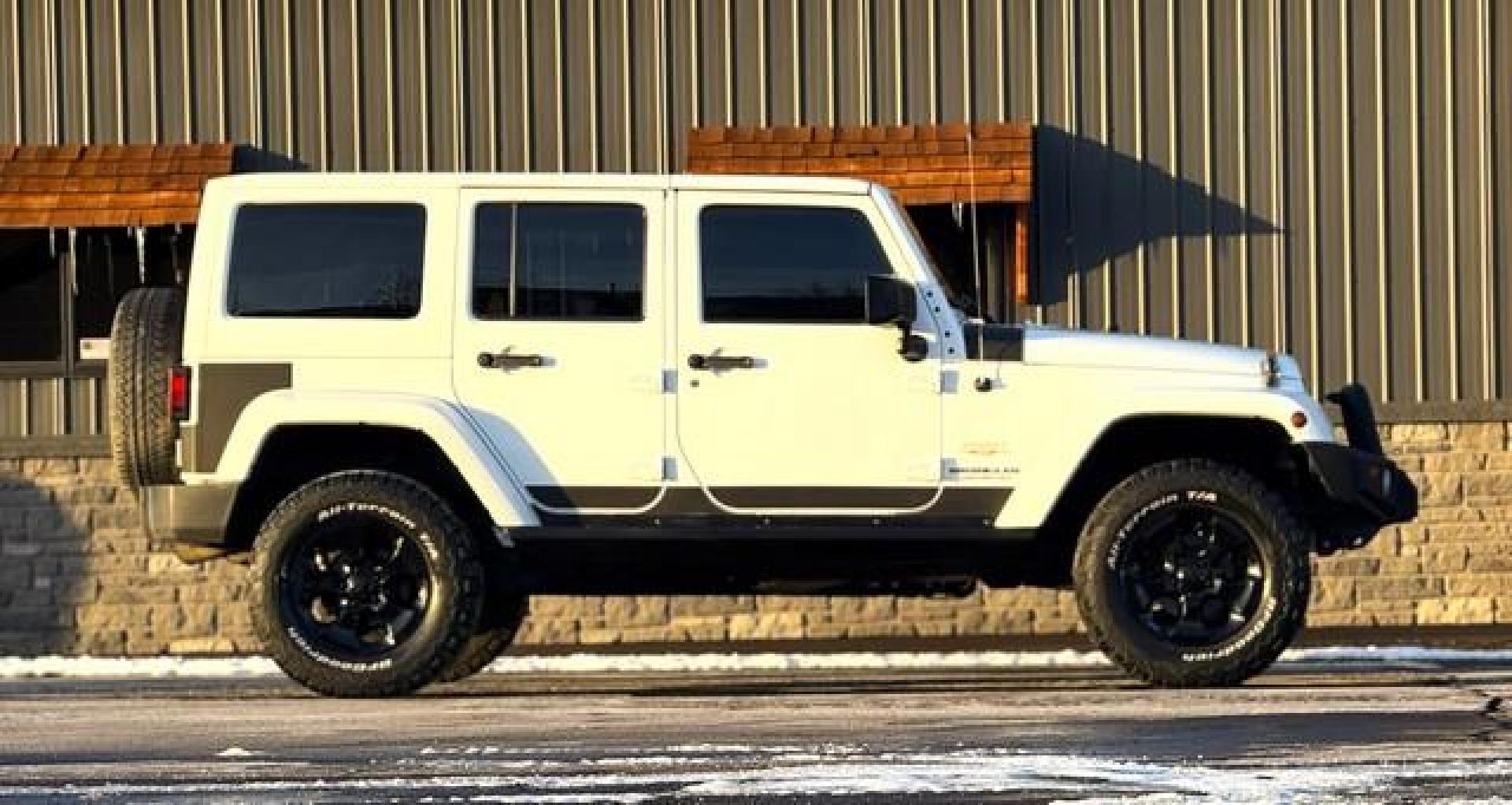 2014 WHITE JEEP WRANGLER (1C4BJWEG1EL) with an V6,3.6L(220 CID),DOHC engine, AUTOMATIC transmission, located at 14600 Frazho Road, Warren, MI, 48089, (586) 776-3400, 42.485996, -82.974220 - Photo#5