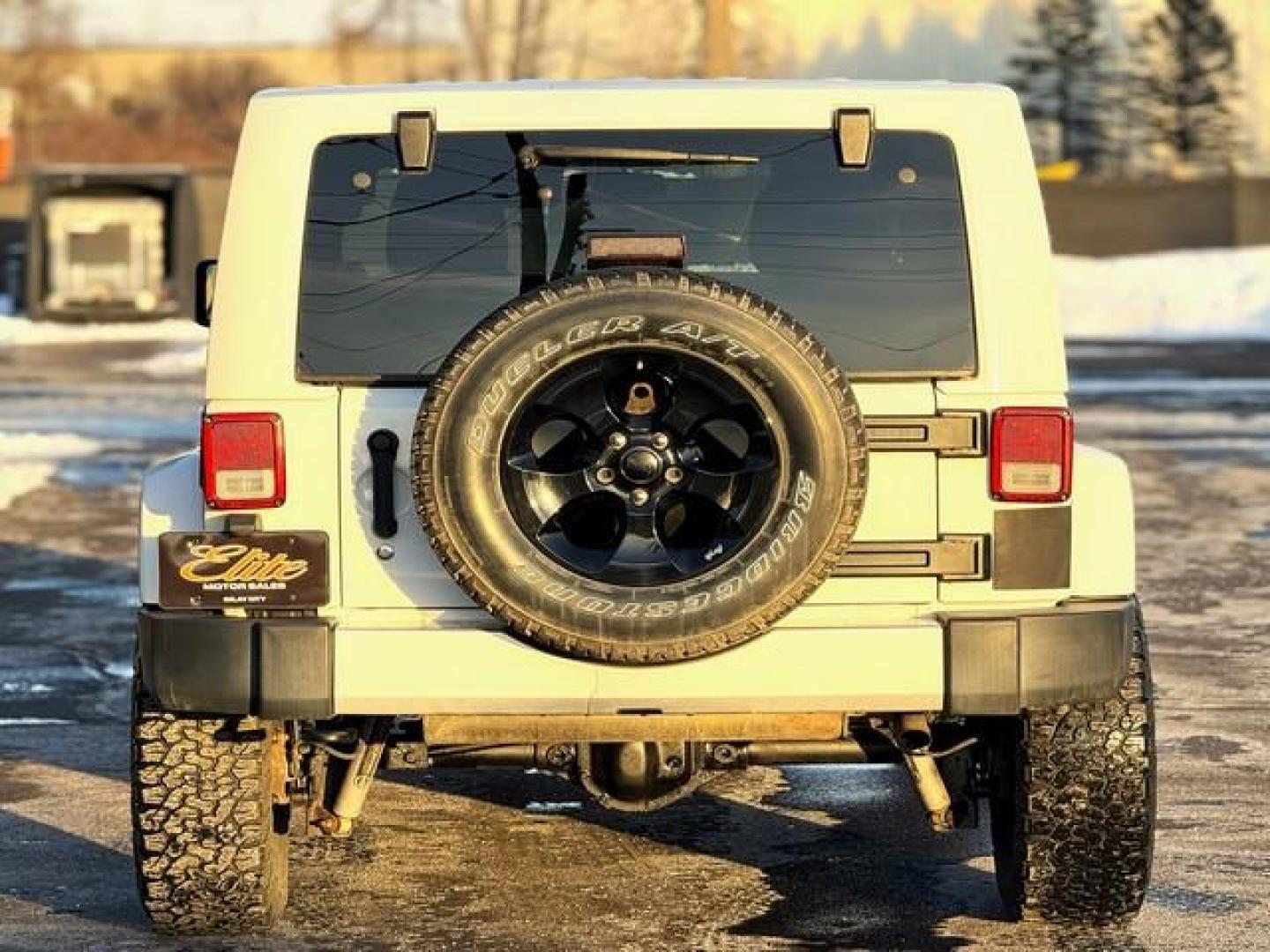 2014 WHITE JEEP WRANGLER (1C4BJWEG1EL) with an V6,3.6L(220 CID),DOHC engine, AUTOMATIC transmission, located at 14600 Frazho Road, Warren, MI, 48089, (586) 776-3400, 42.485996, -82.974220 - Photo#6