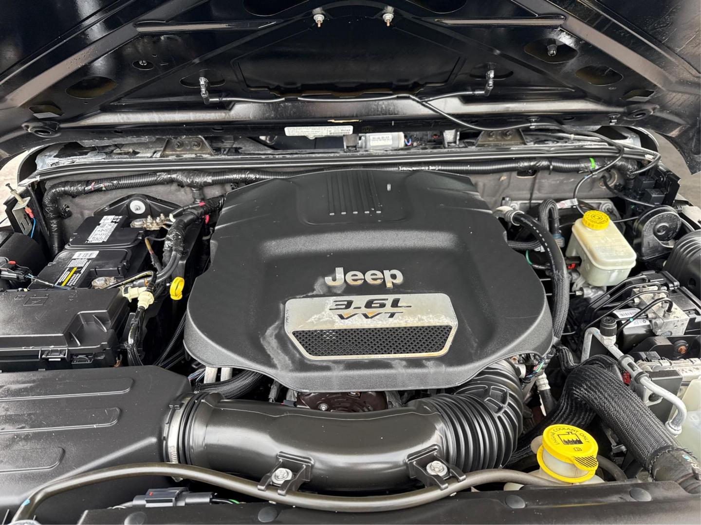 2013 BLACK JEEP WRANGLER (1C4BJWDG3DL) with an V6,3.6L(220 CID),DOHC engine, AUTOMATIC transmission, located at 14600 Frazho Road, Warren, MI, 48089, (586) 776-3400, 42.485996, -82.974220 - Photo#10