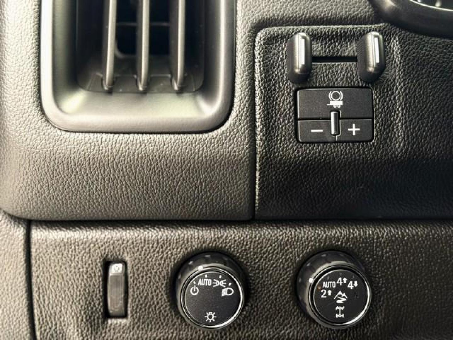 2019 WHITE CHEVROLET COLORADO (1GCGTEEN6K1) with an V6,3.6L(222 CID),DOHC engine, AUTOMATIC transmission, located at 14600 Frazho Road, Warren, MI, 48089, (586) 776-3400, 42.485996, -82.974220 - Photo#15