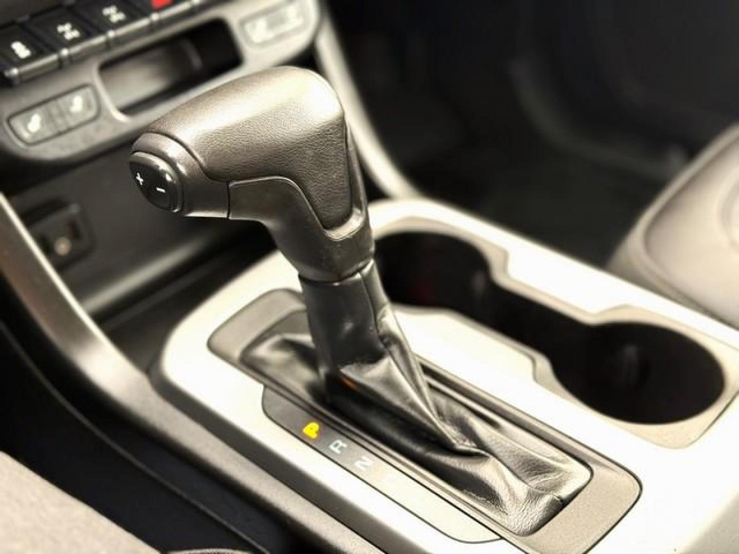 2019 WHITE CHEVROLET COLORADO (1GCGTEEN6K1) with an V6,3.6L(222 CID),DOHC engine, AUTOMATIC transmission, located at 14600 Frazho Road, Warren, MI, 48089, (586) 776-3400, 42.485996, -82.974220 - Photo#16