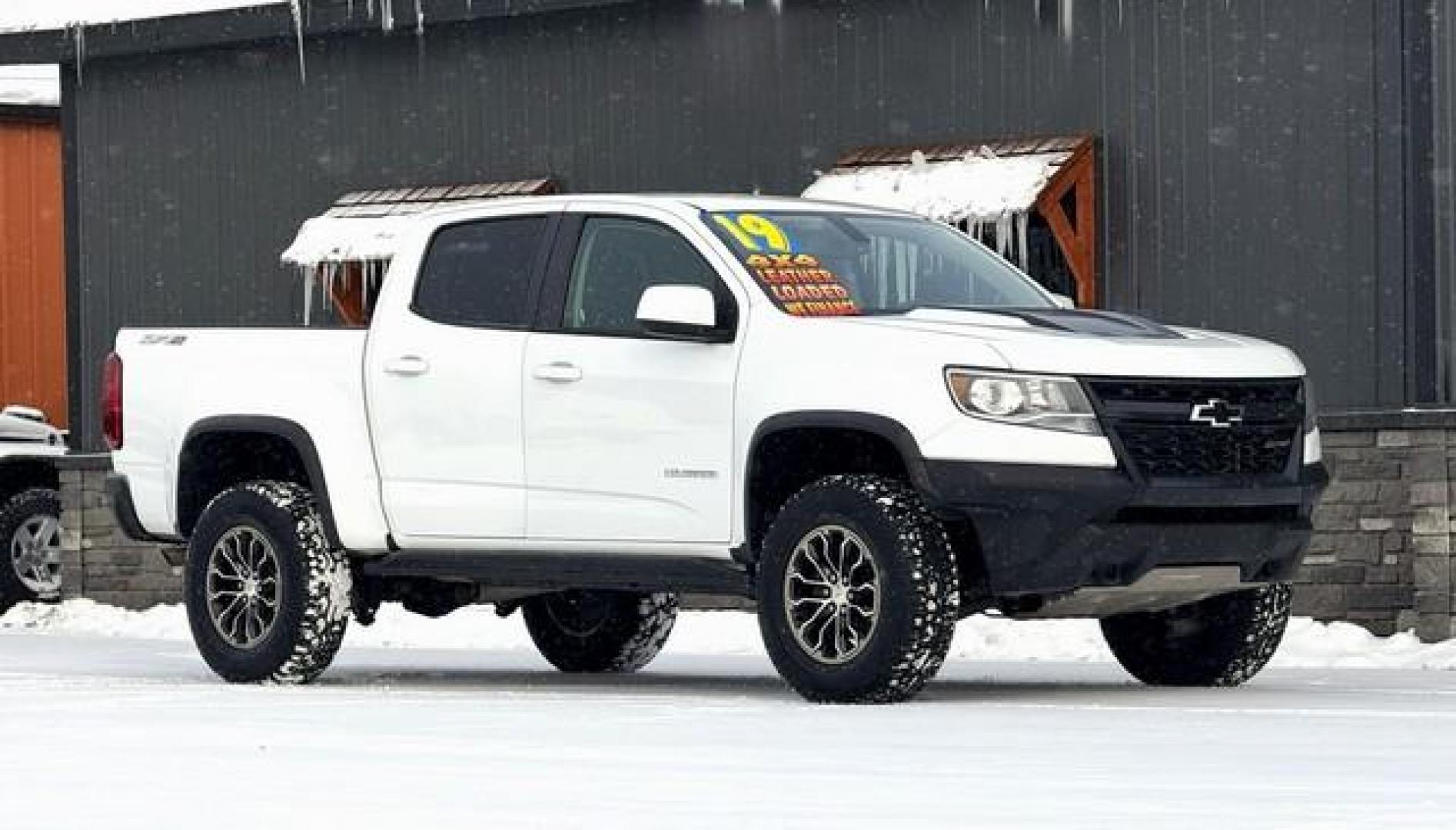 2019 WHITE CHEVROLET COLORADO (1GCGTEEN6K1) with an V6,3.6L(222 CID),DOHC engine, AUTOMATIC transmission, located at 14600 Frazho Road, Warren, MI, 48089, (586) 776-3400, 42.485996, -82.974220 - Photo#4