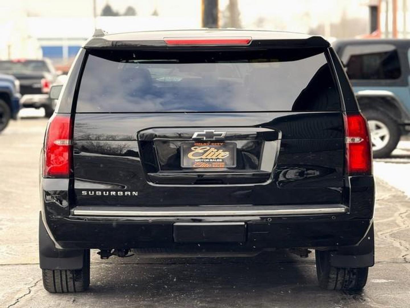 2015 BLACK CHEVROLET SUBURBAN (1GNSKKKC4FR) with an V8,5.3L(325 CID),OHV engine, AUTOMATIC transmission, located at 14600 Frazho Road, Warren, MI, 48089, (586) 776-3400, 42.485996, -82.974220 - Photo#4
