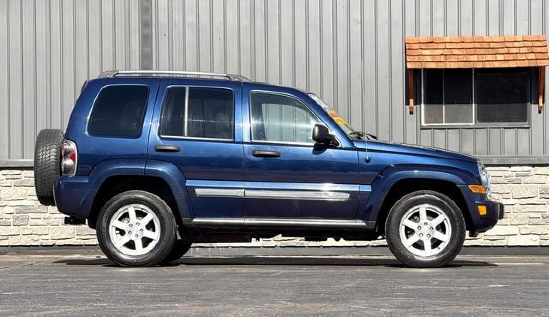 2007 BLUE JEEP LIBERTY (1J4GL58K37W) with an V6,3.7L(226 CID),SOHC engine, AUTOMATIC transmission, located at 14600 Frazho Road, Warren, MI, 48089, (586) 776-3400, 42.485996, -82.974220 - Photo#2
