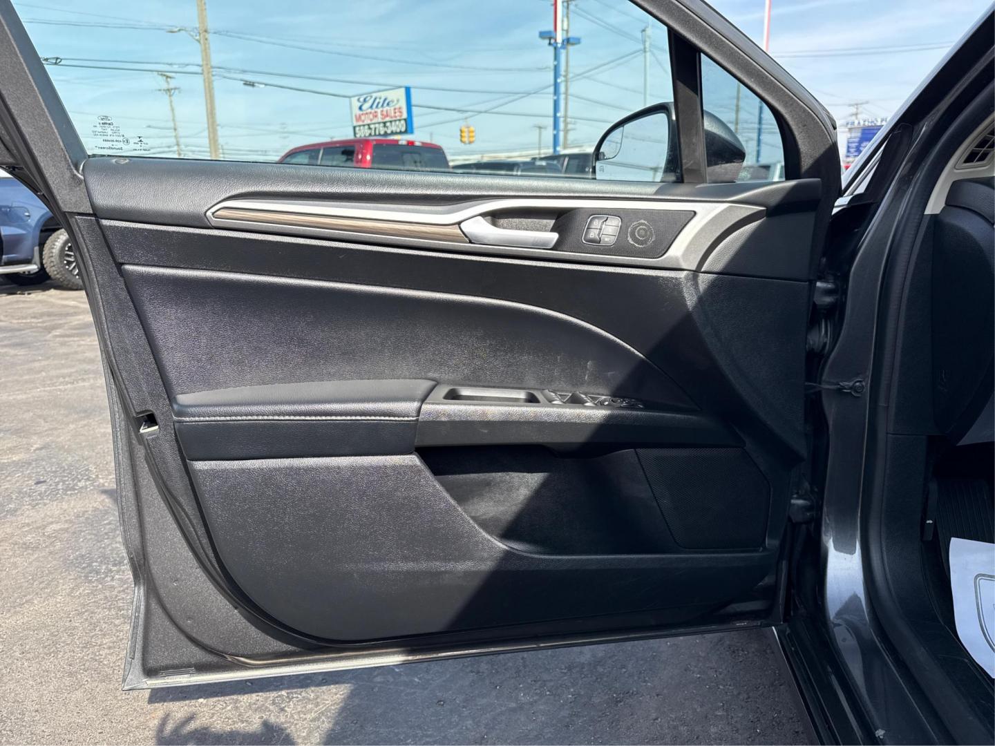 2018 GRAY FORD FUSION (3FA6P0T96JR) with an L4,2.0L(122 CID),DOHC engine, AUTOMATIC transmission, located at 14600 Frazho Road, Warren, MI, 48089, (586) 776-3400, 42.485996, -82.974220 - Photo#19