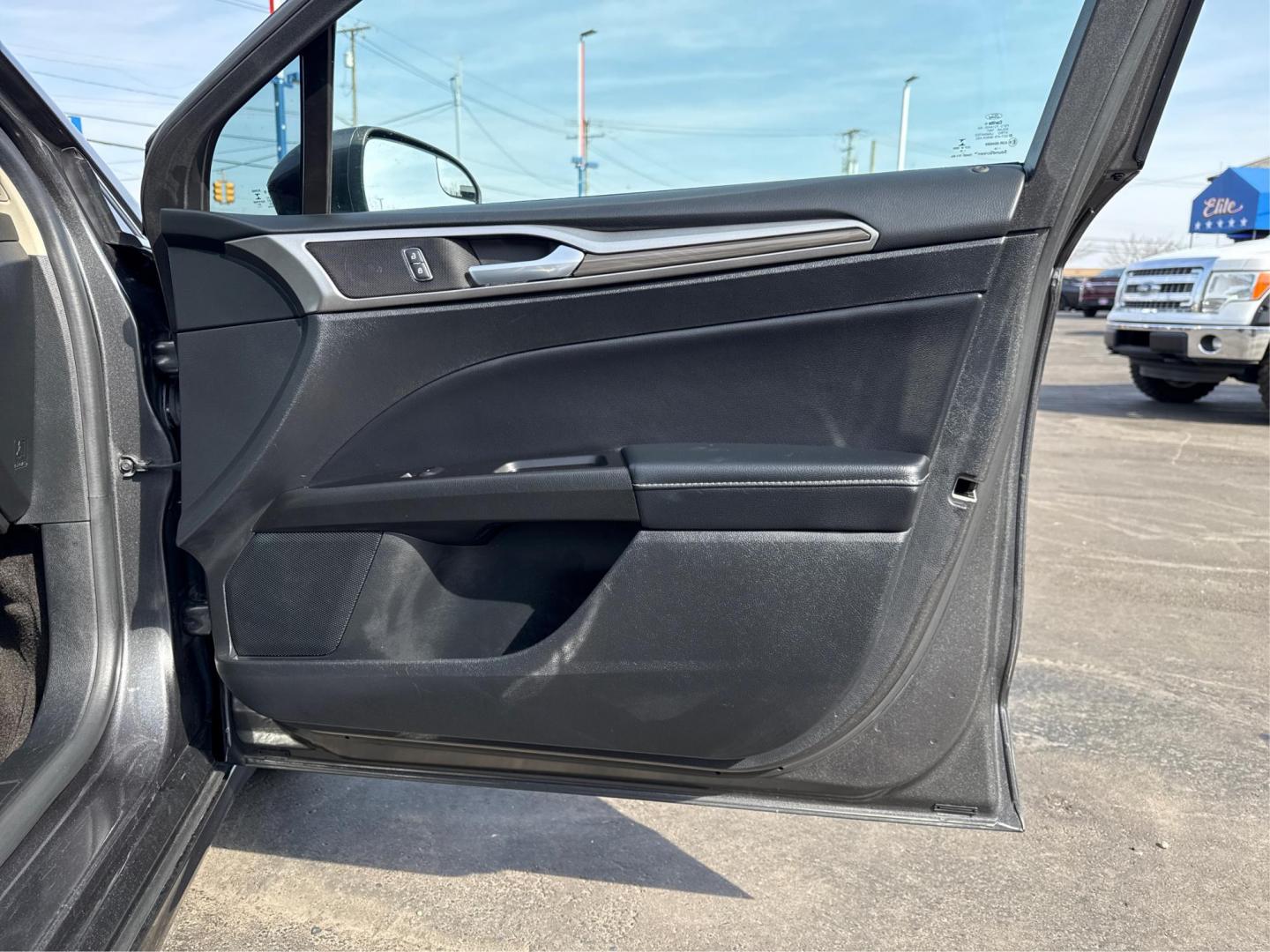 2018 GRAY FORD FUSION (3FA6P0T96JR) with an L4,2.0L(122 CID),DOHC engine, AUTOMATIC transmission, located at 14600 Frazho Road, Warren, MI, 48089, (586) 776-3400, 42.485996, -82.974220 - Photo#20