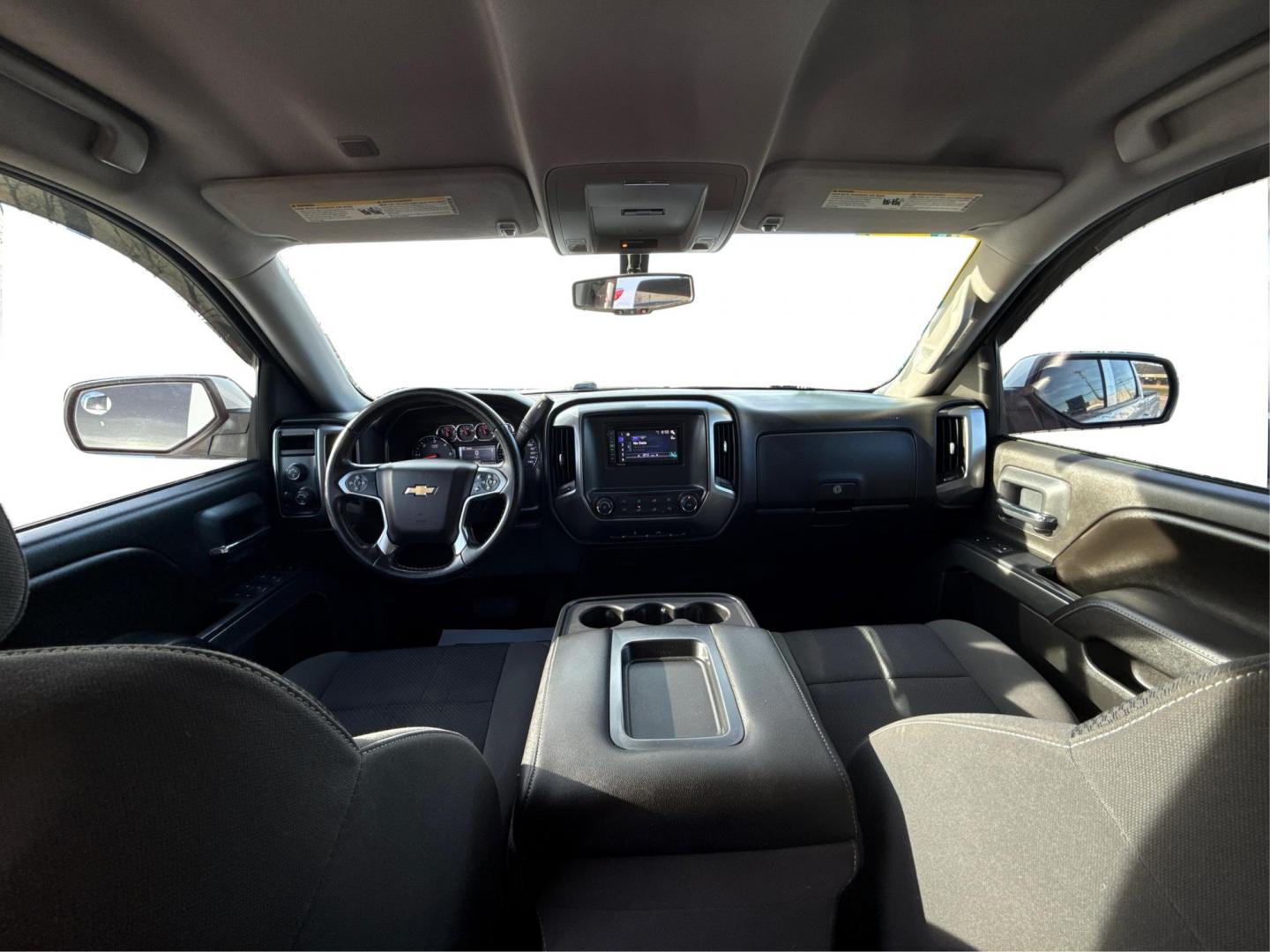 2015 WHITE CHEVROLET SILVERADO 1500 (3GCUKREC4FG) with an V8,5.3L(325 CID),OHV engine, AUTOMATIC transmission, located at 14600 Frazho Road, Warren, MI, 48089, (586) 776-3400, 42.485996, -82.974220 - Photo#21