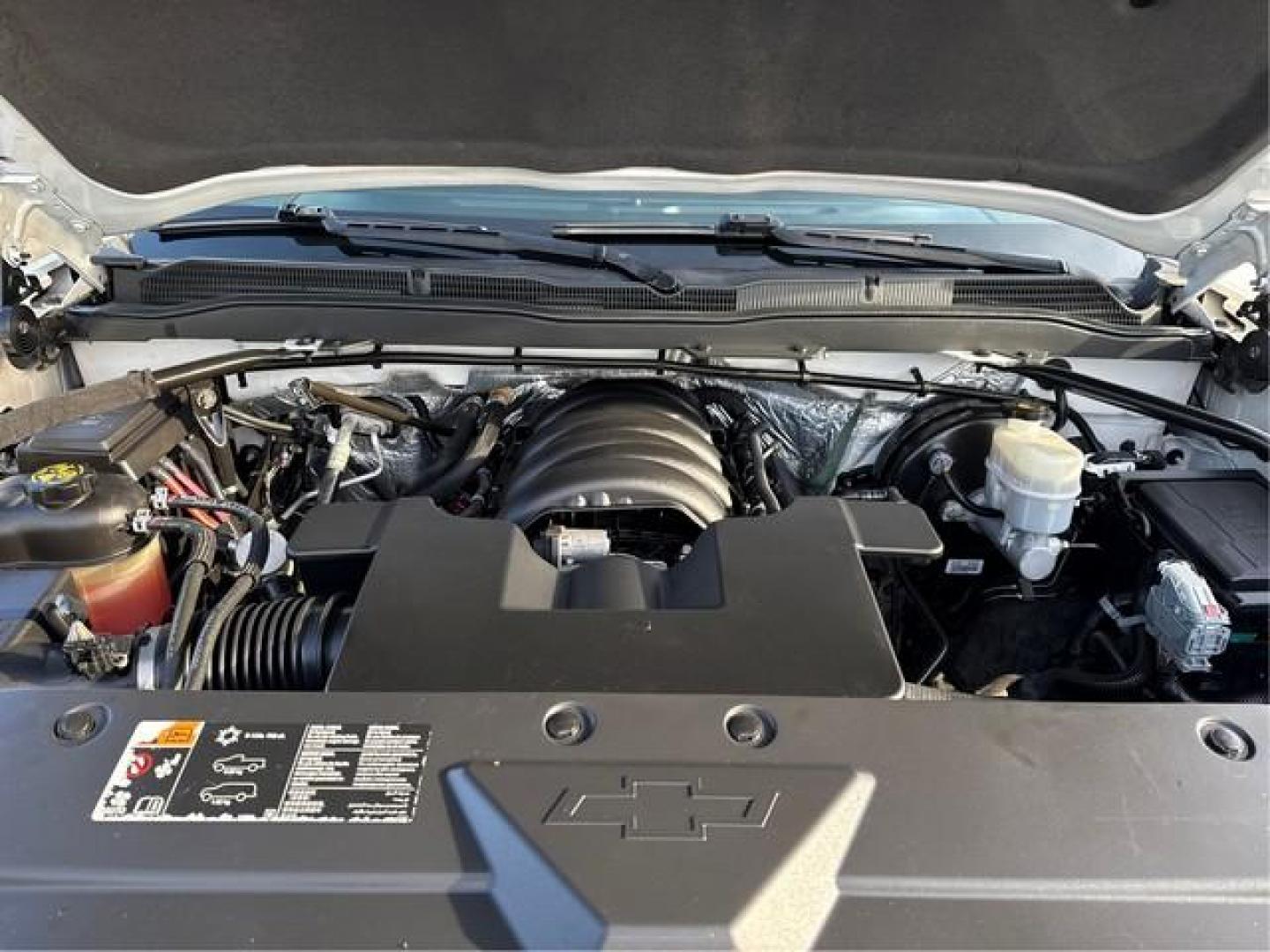 2015 WHITE CHEVROLET SILVERADO 1500 (3GCUKREC4FG) with an V8,5.3L(325 CID),OHV engine, AUTOMATIC transmission, located at 14600 Frazho Road, Warren, MI, 48089, (586) 776-3400, 42.485996, -82.974220 - Photo#10
