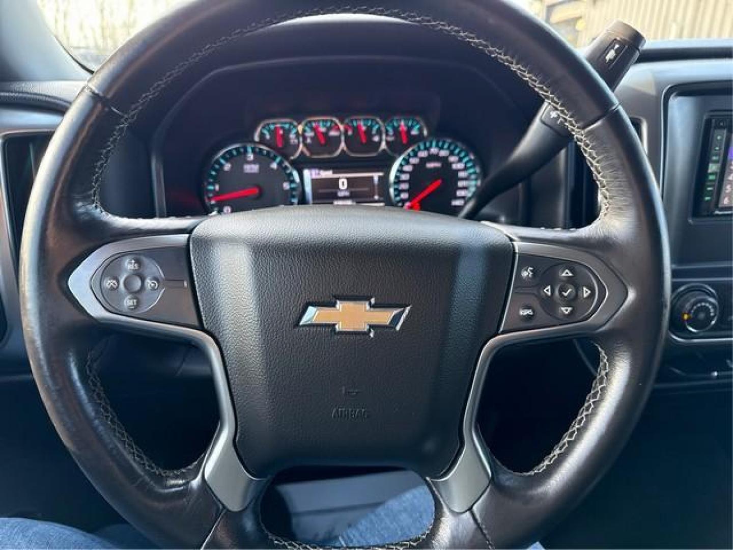 2015 WHITE CHEVROLET SILVERADO 1500 (3GCUKREC4FG) with an V8,5.3L(325 CID),OHV engine, AUTOMATIC transmission, located at 14600 Frazho Road, Warren, MI, 48089, (586) 776-3400, 42.485996, -82.974220 - Photo#16